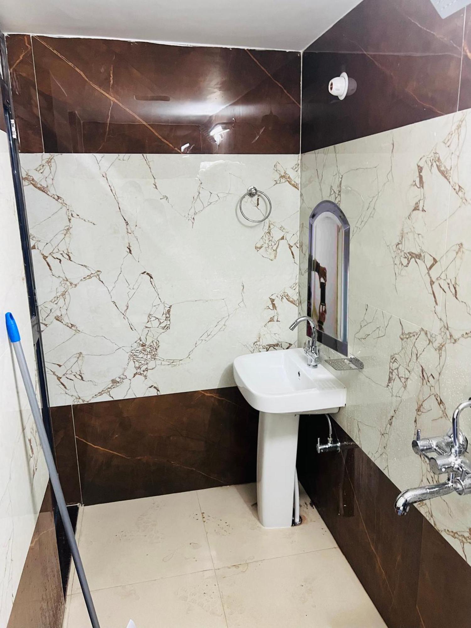 Apartment Sg *