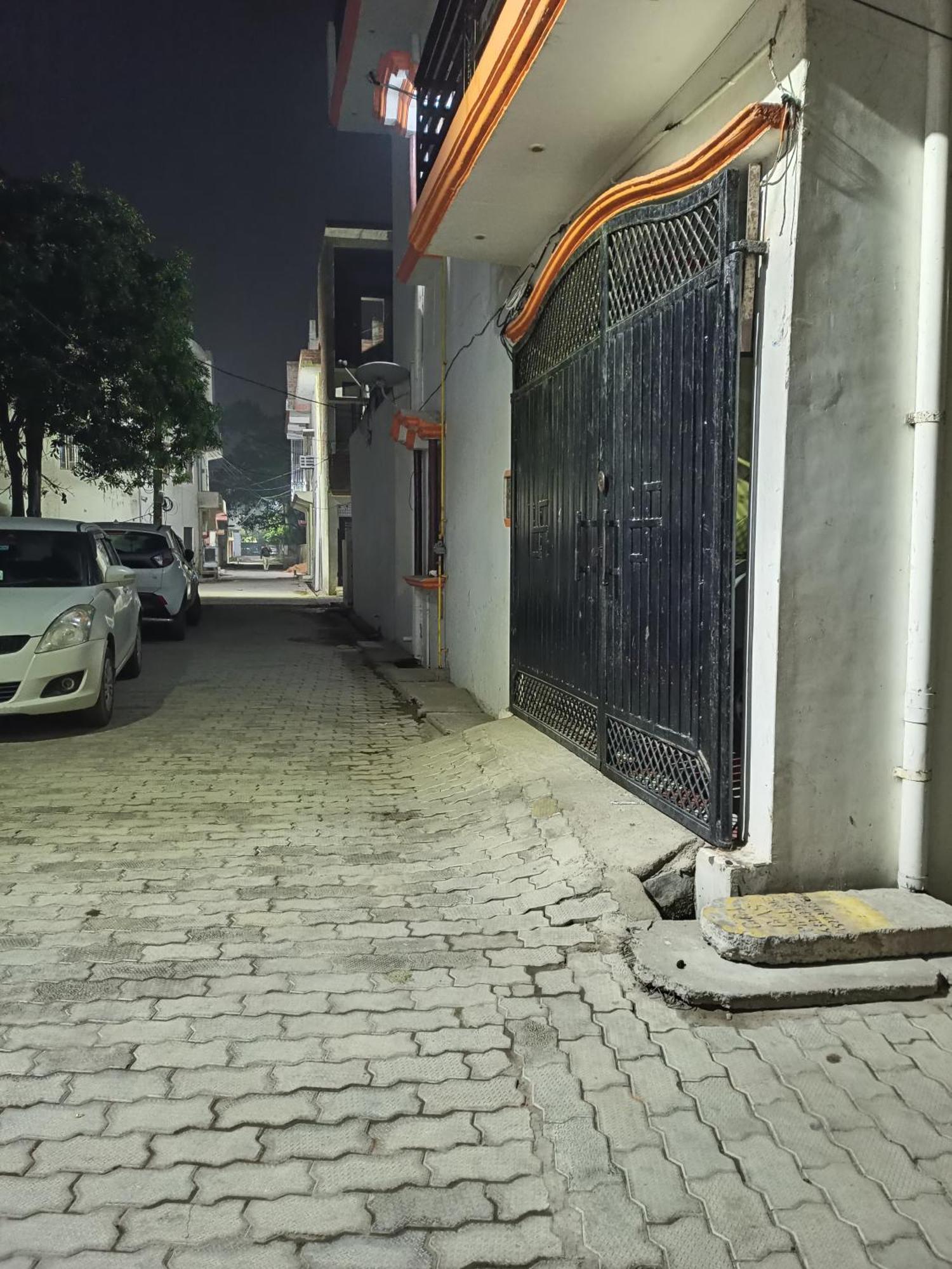 Girija Shail Bhavan Guest house Ayodhya
