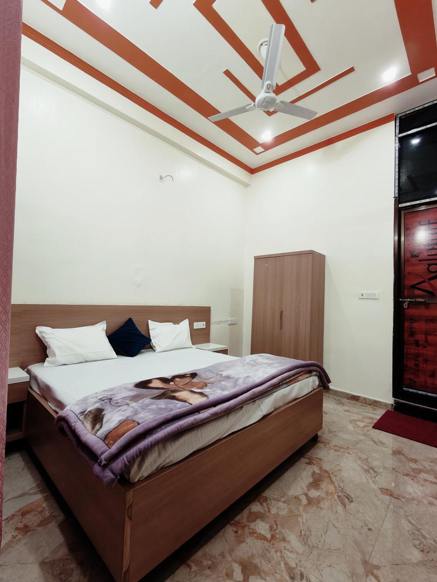 Shree Radha Palace 5 Minutes Walking Distance From Ayodhyadham Railway Station & Shree Ram Temple Guest house Ayodhya