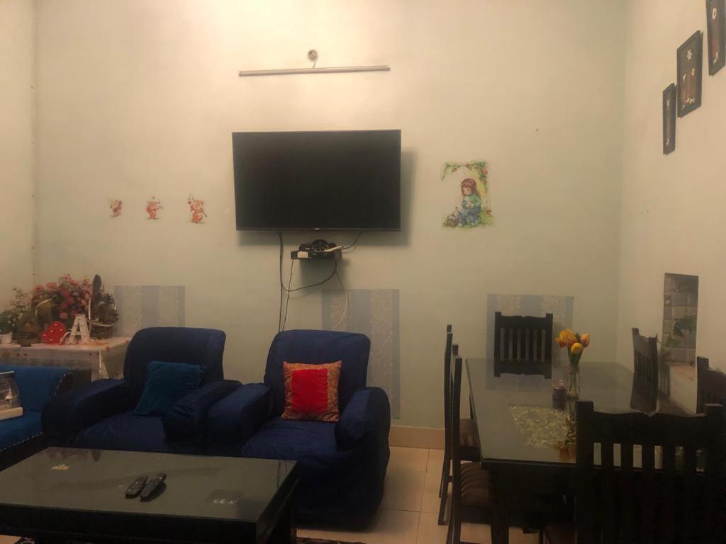 Shree Radha Palace 5 Minutes Walking Distance From Ayodhyadham Railway Station & Shree Ram Temple *