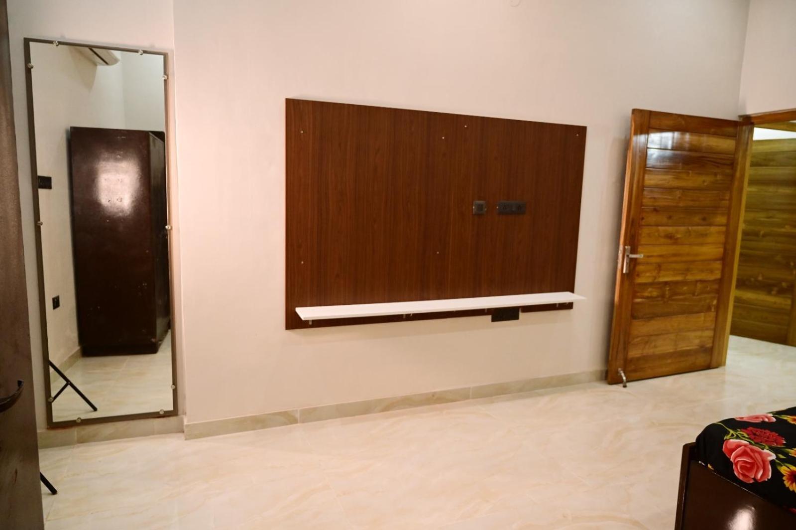 Homestay Surendra Ayodhya