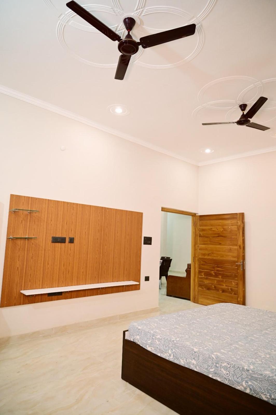 Homestay Surendra *