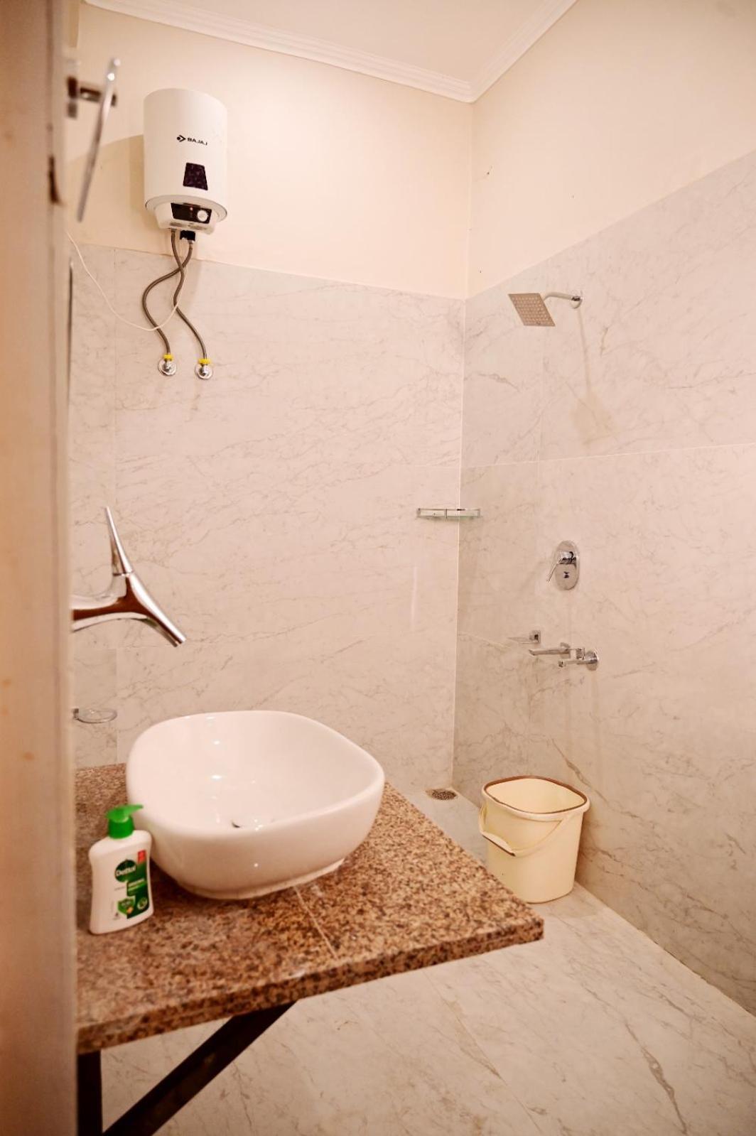 Homestay Surendra Ayodhya