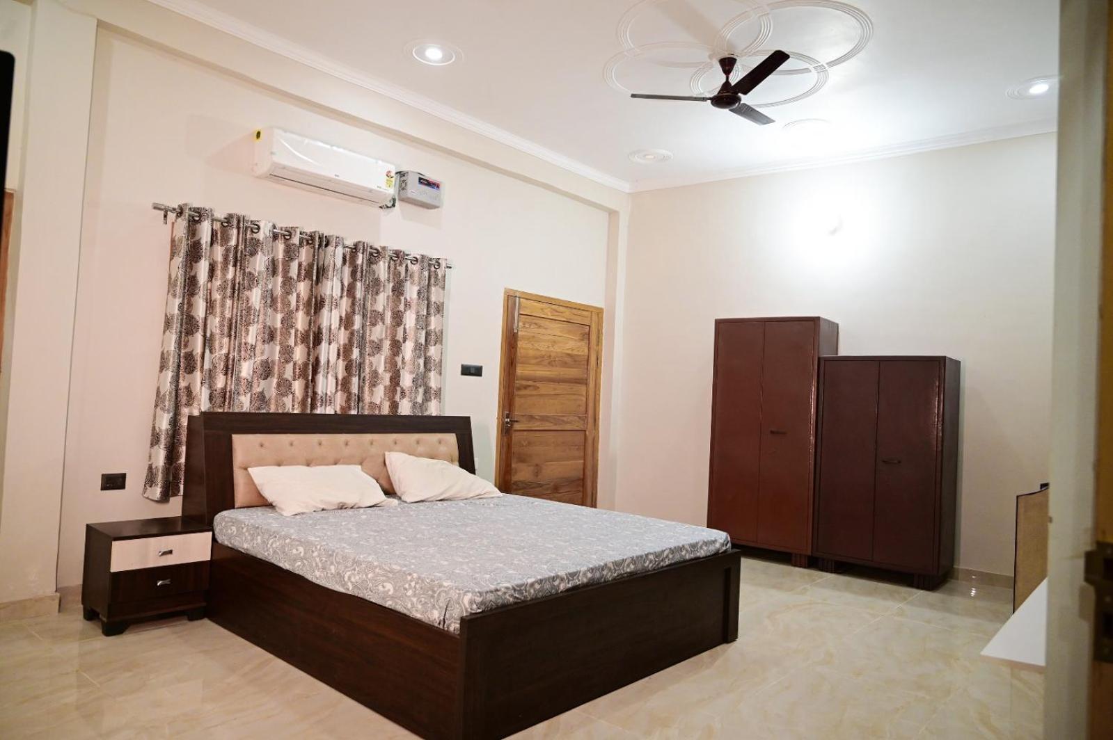 Surendra Homestay *
