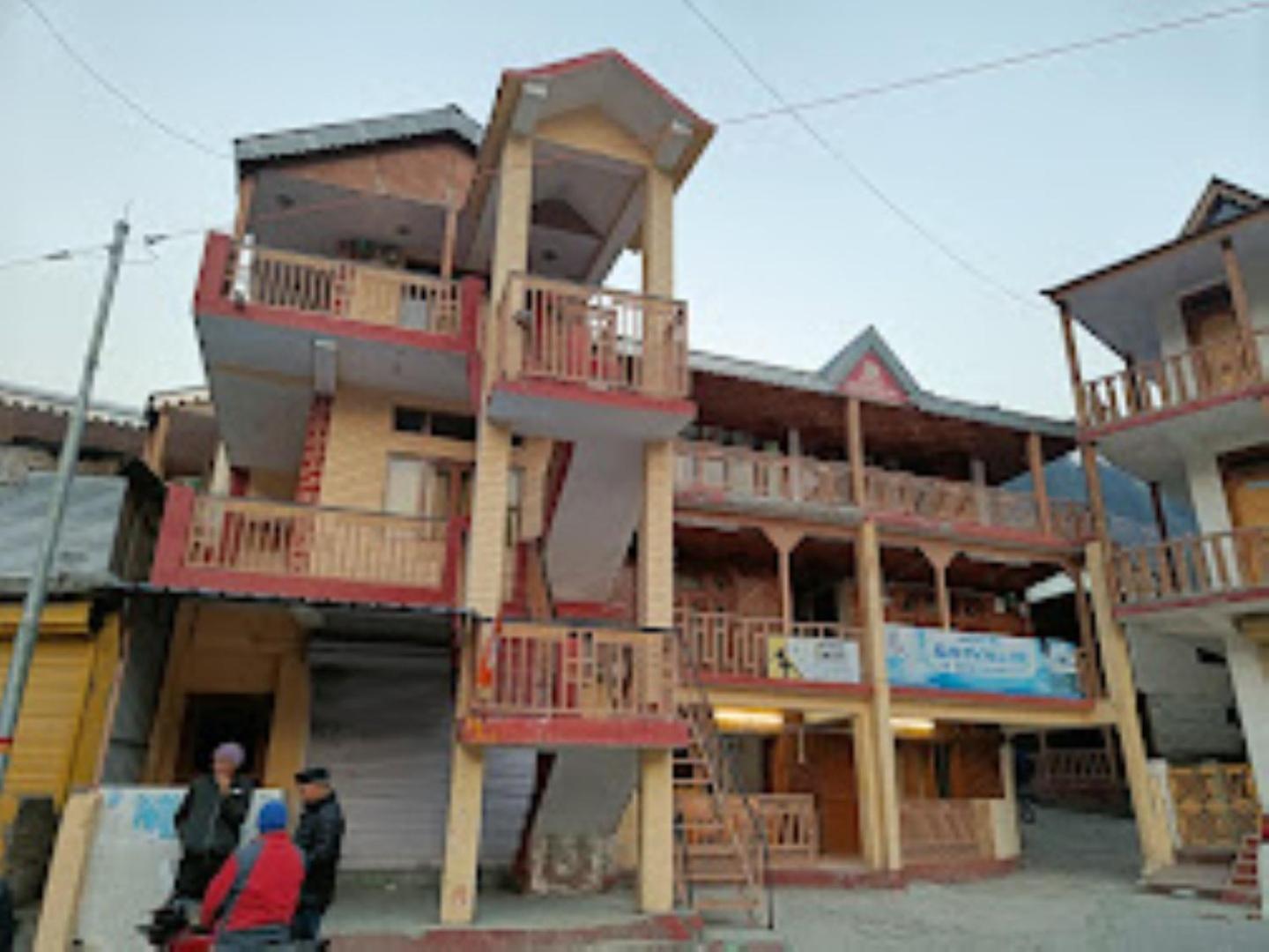 Renu Paradise , Hotel Ayodhya