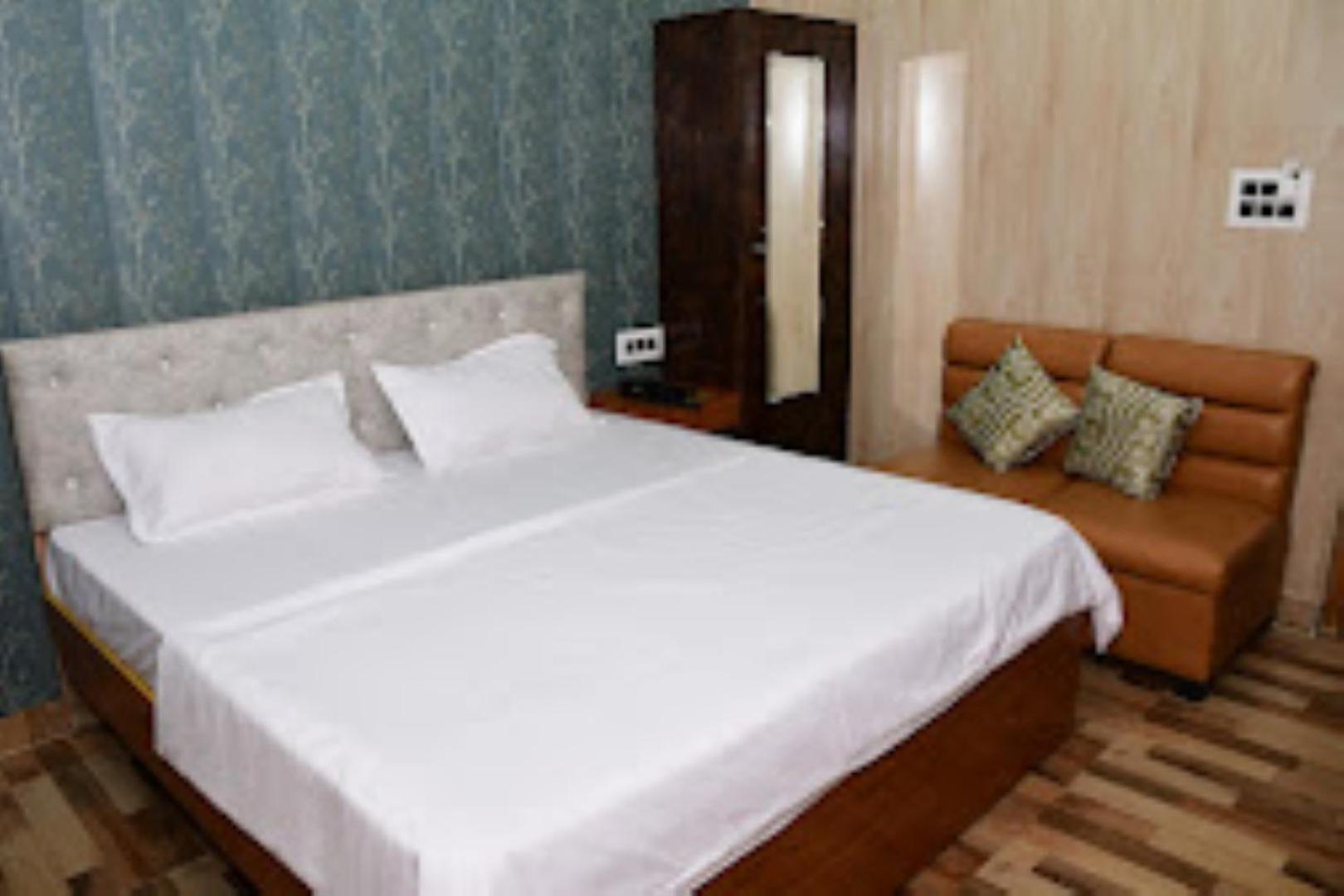 Hotel Renu Paradise ,