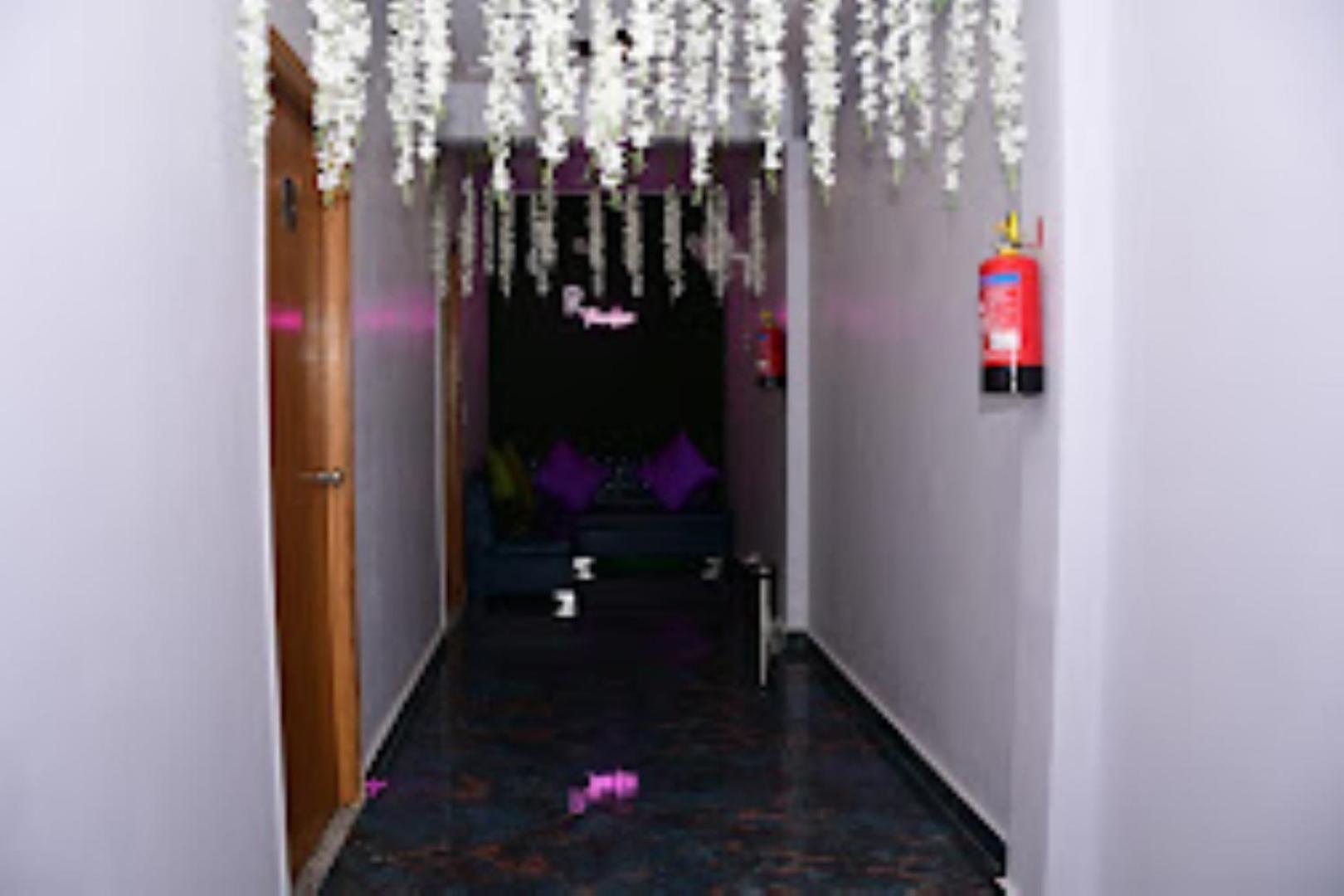 Renu Paradise , Hotel Ayodhya