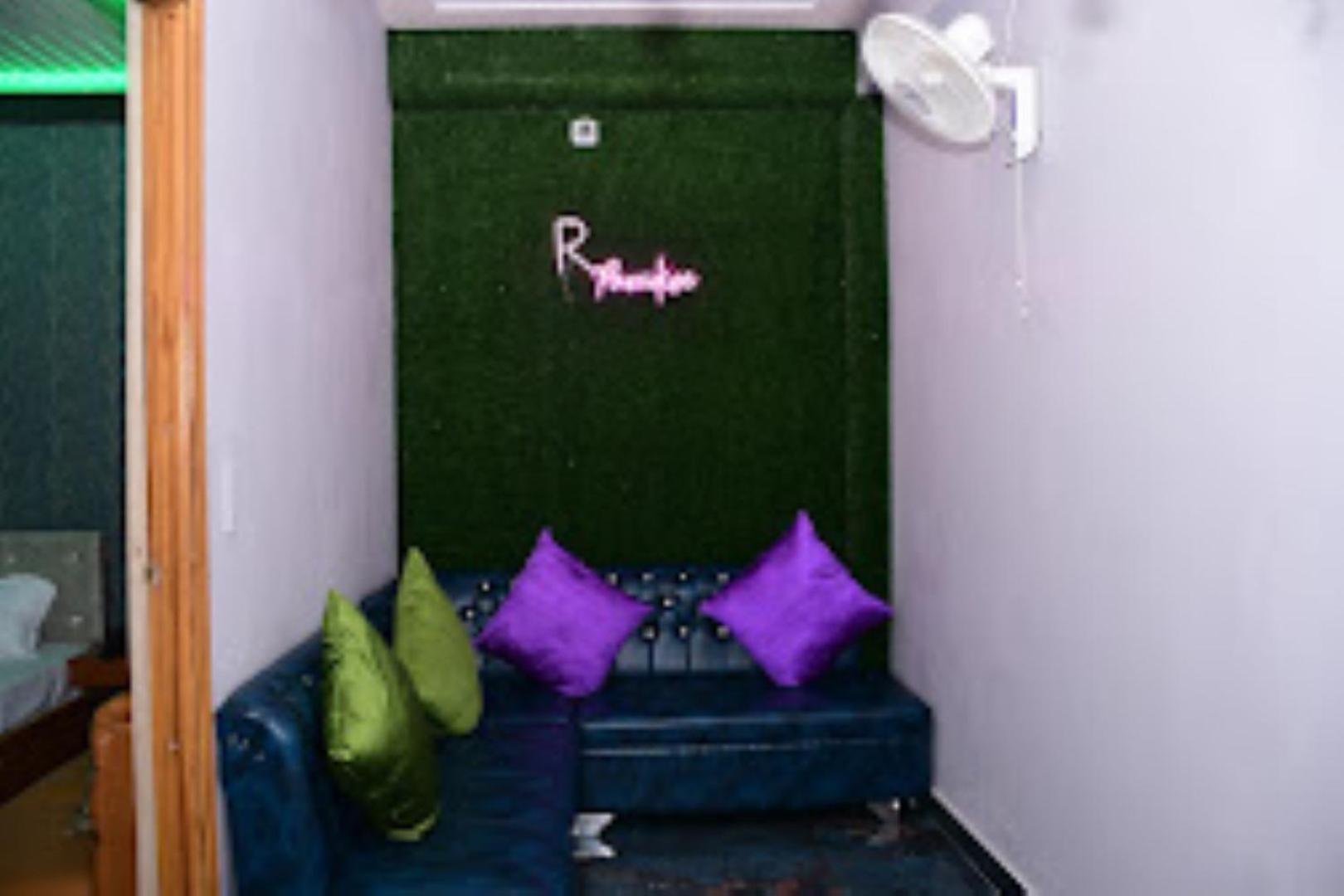 Renu Paradise , Hotel Ayodhya