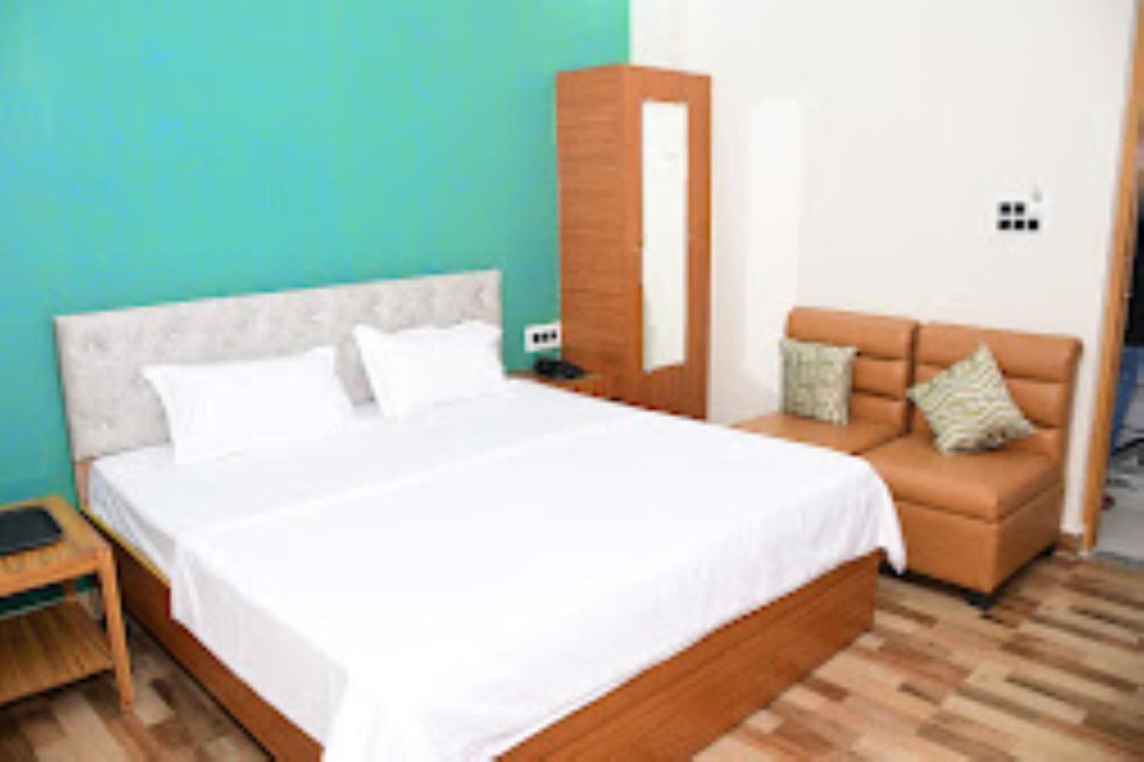 Renu Paradise , Hotel 3*
