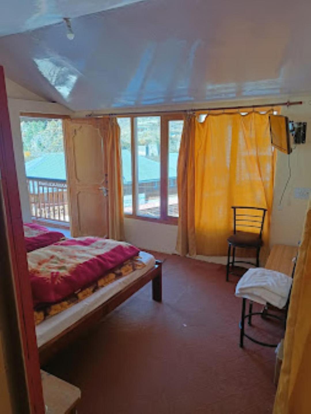 Renu Paradise , Hotel