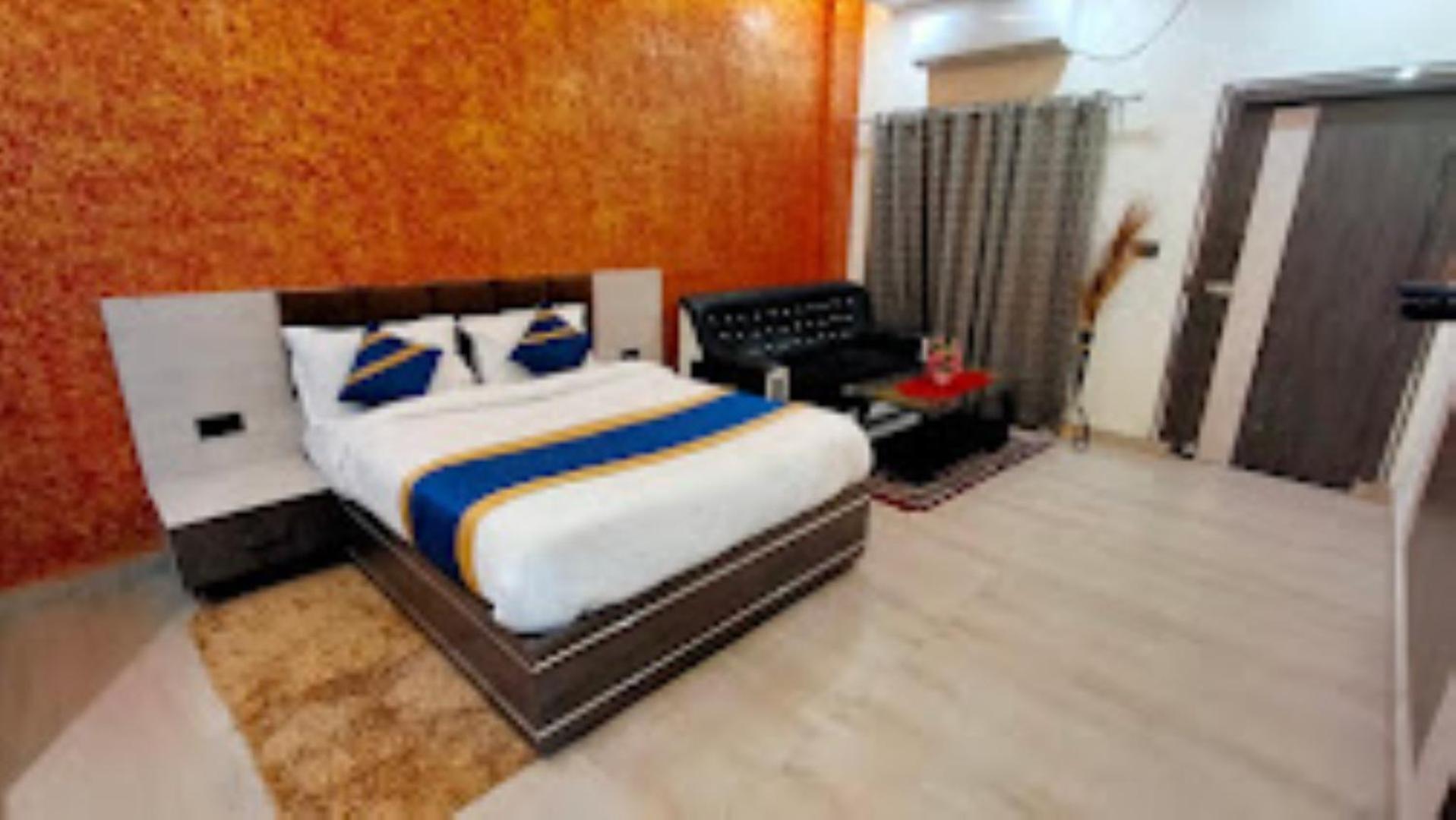 Guru Dev Palace & Lawn,ayodhya 3*