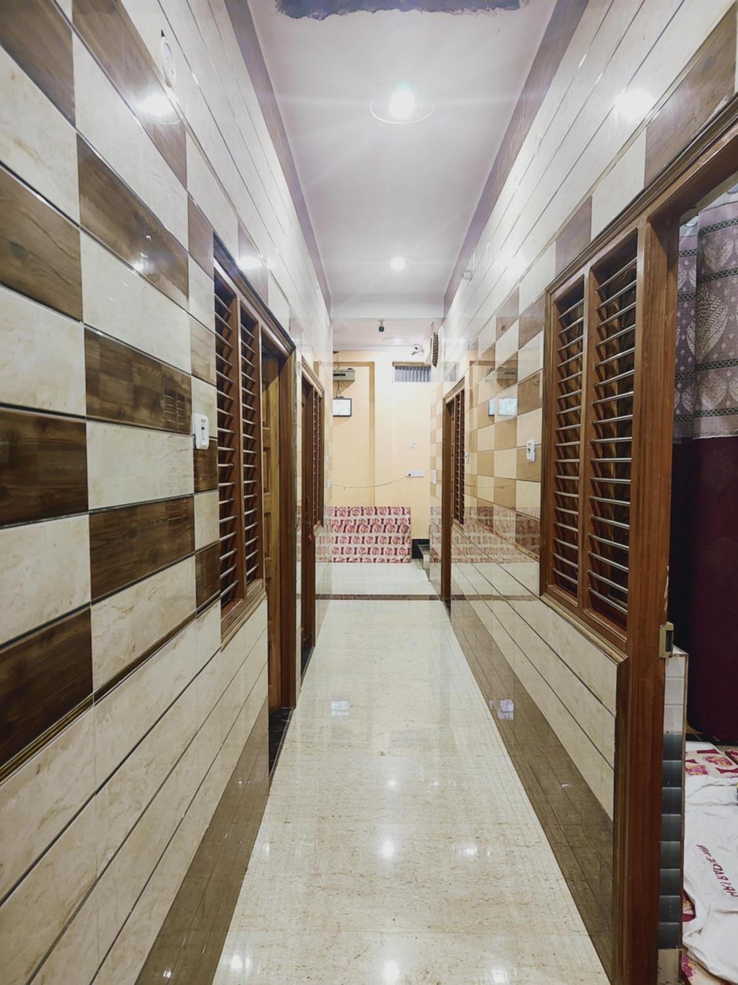 Shree Radhe Near Ram Janam Bhumi Hotel