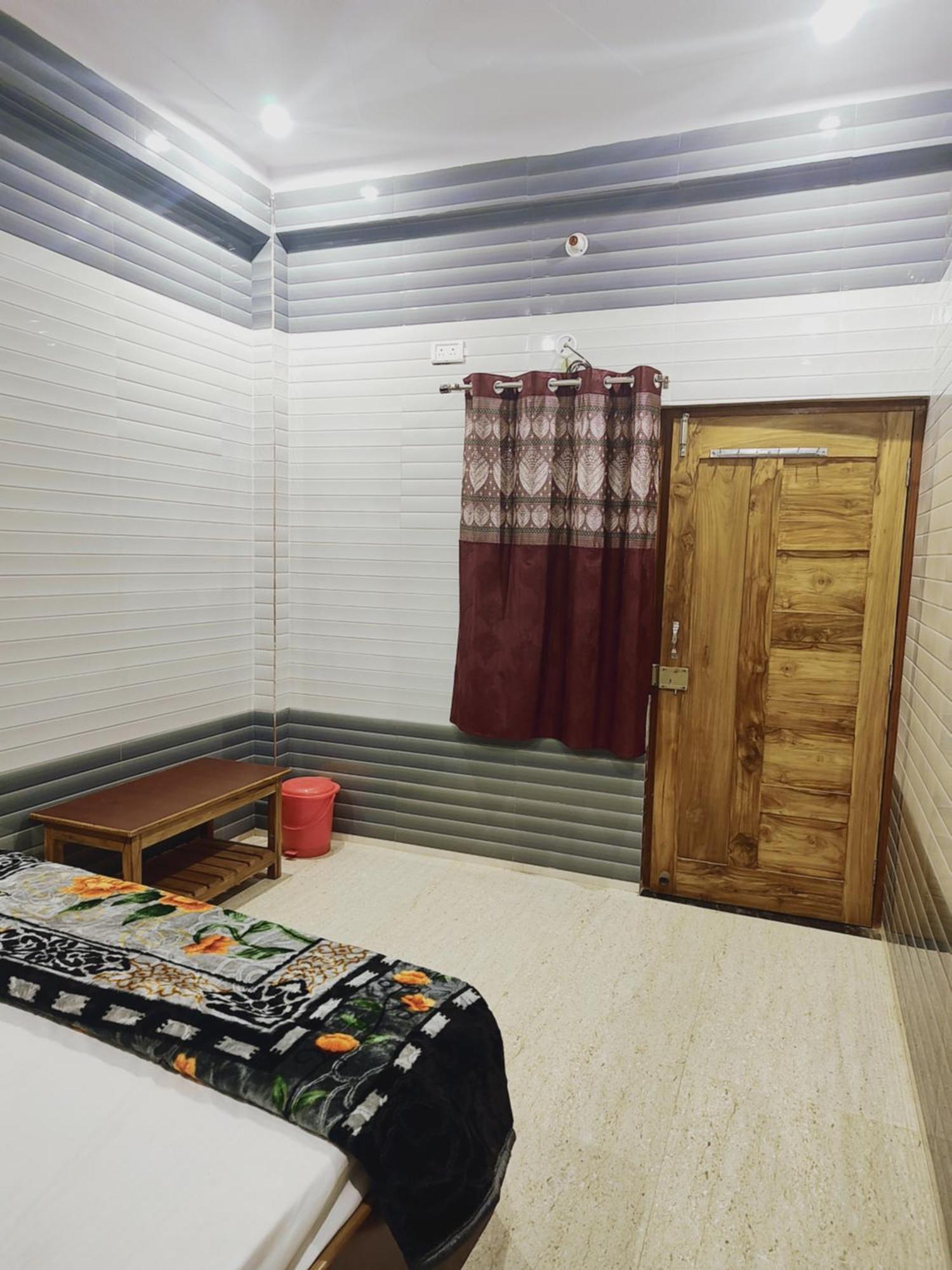 Shree Radhe Near Ram Janam Bhumi Hotel