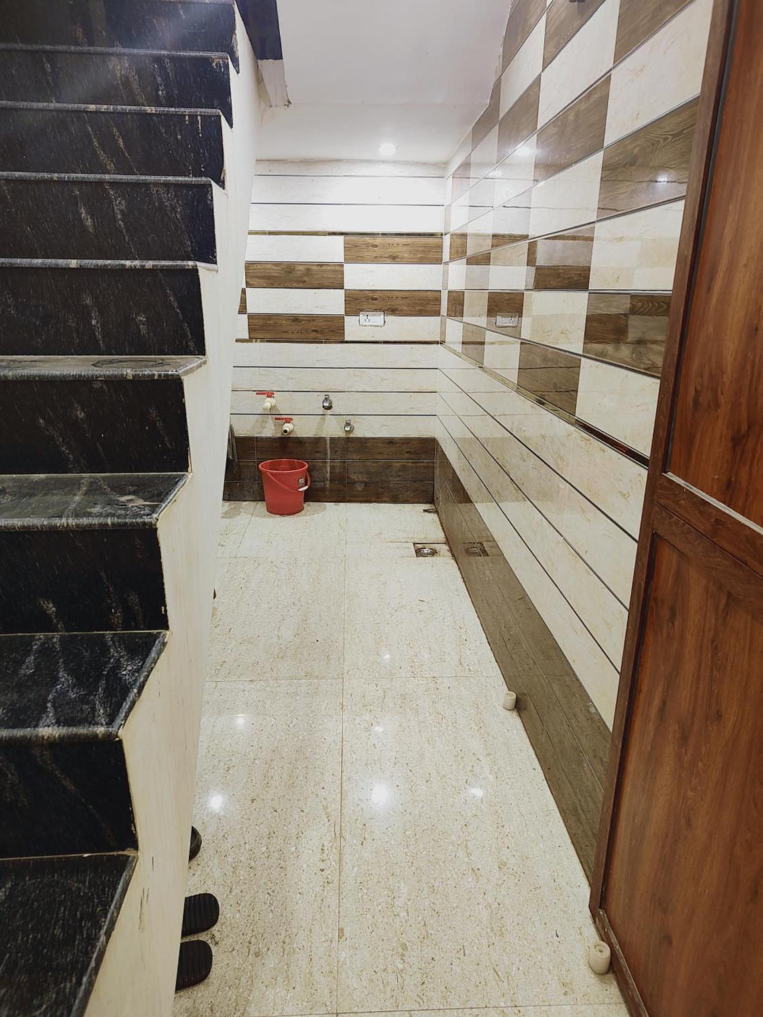 Shree Radhe Near Ram Janam Bhumi Hotel Ayodhya