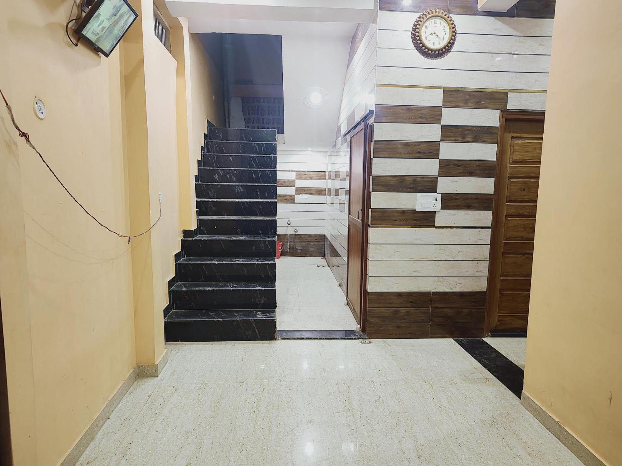 Shree Radhe Near Ram Janam Bhumi Hotel