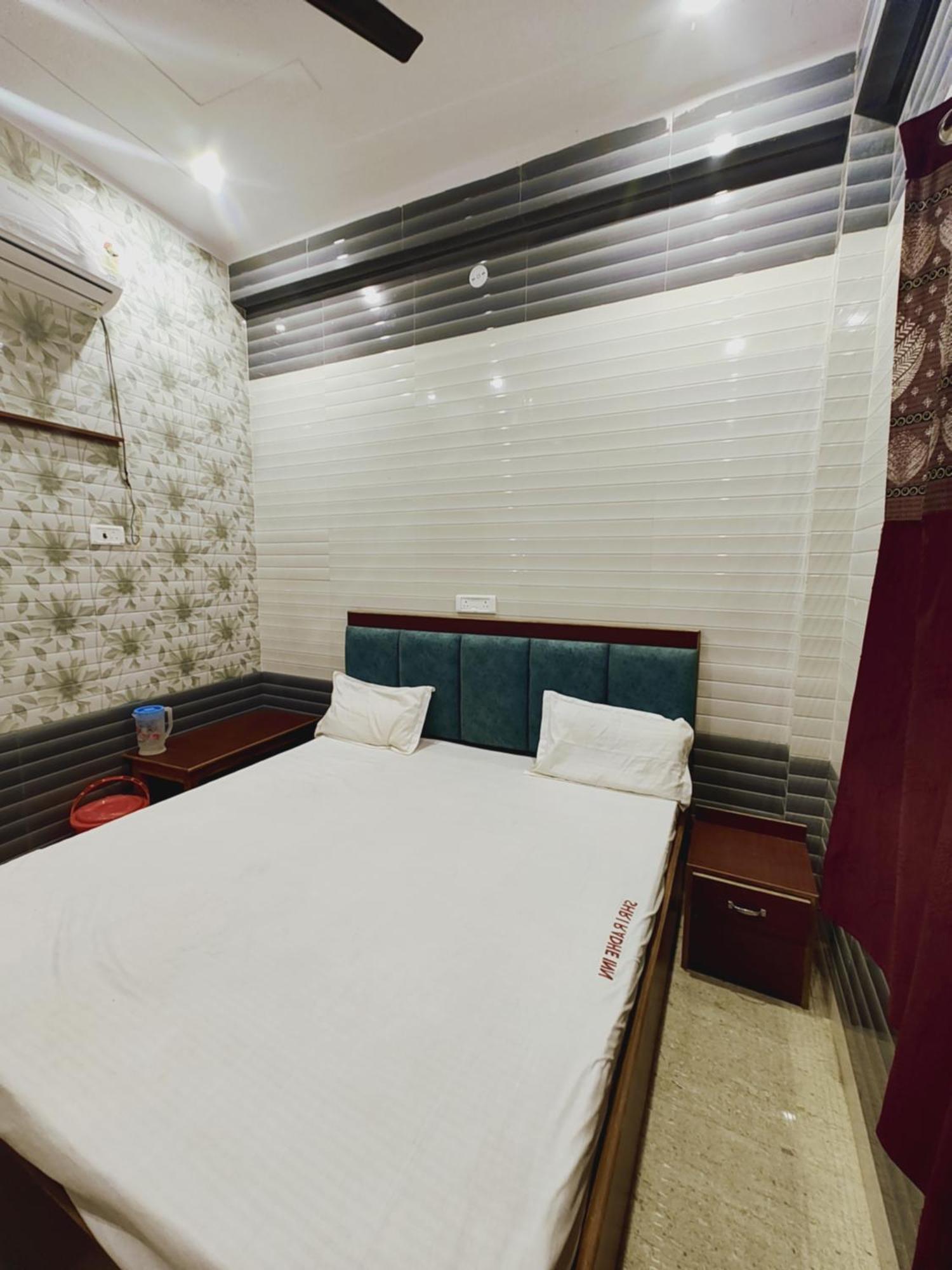 Shree Radhe Near Ram Janam Bhumi Hotel 3*