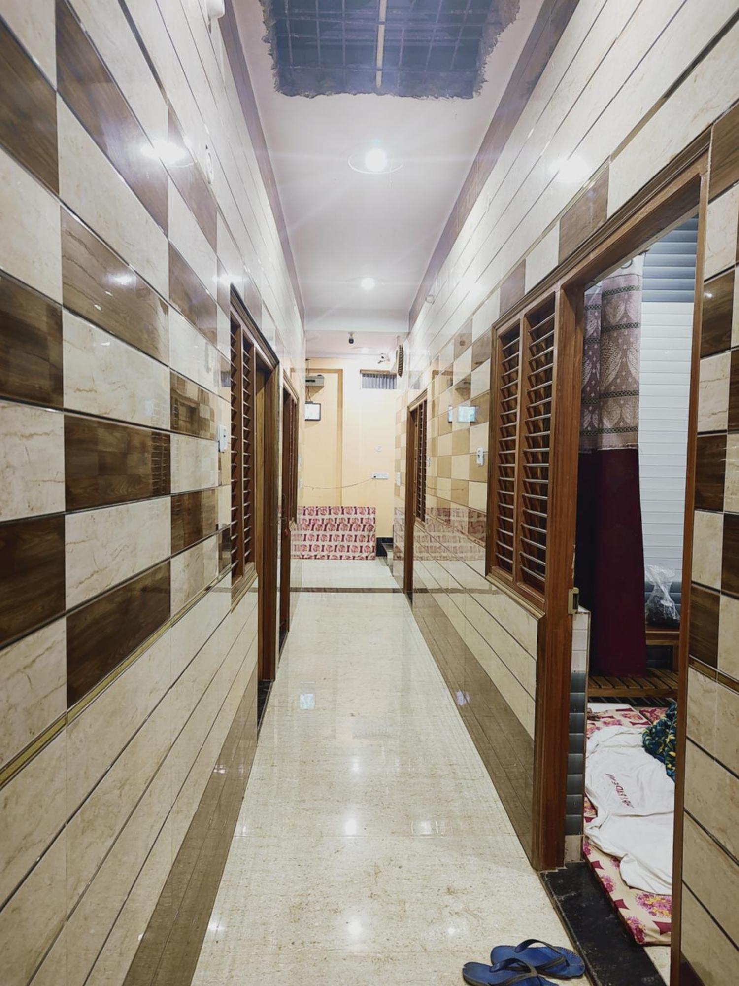 Shree Radhe Near Ram Janam Bhumi Hotel