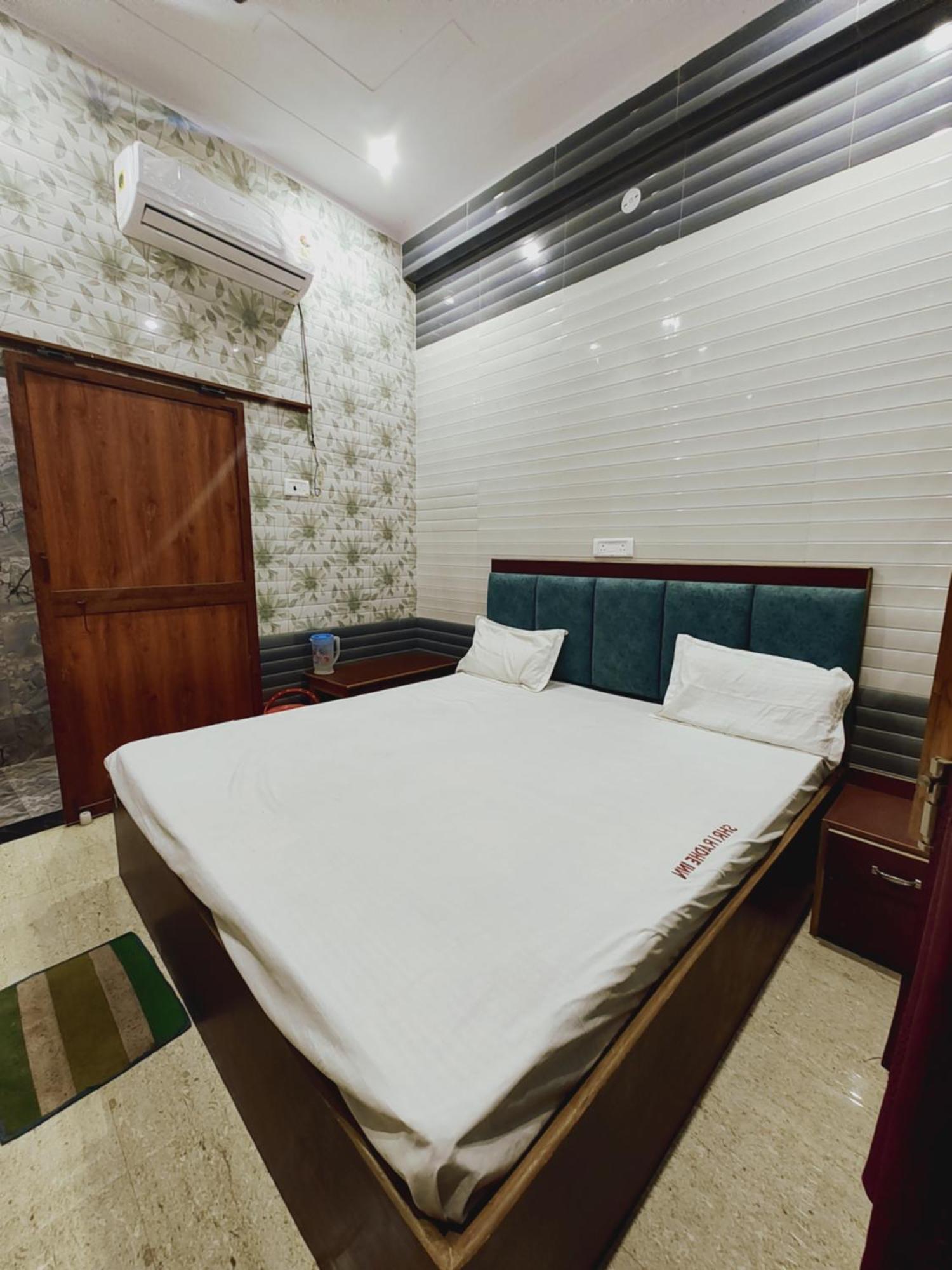Hotel Shree Radhe Near Ram Janam Bhumi