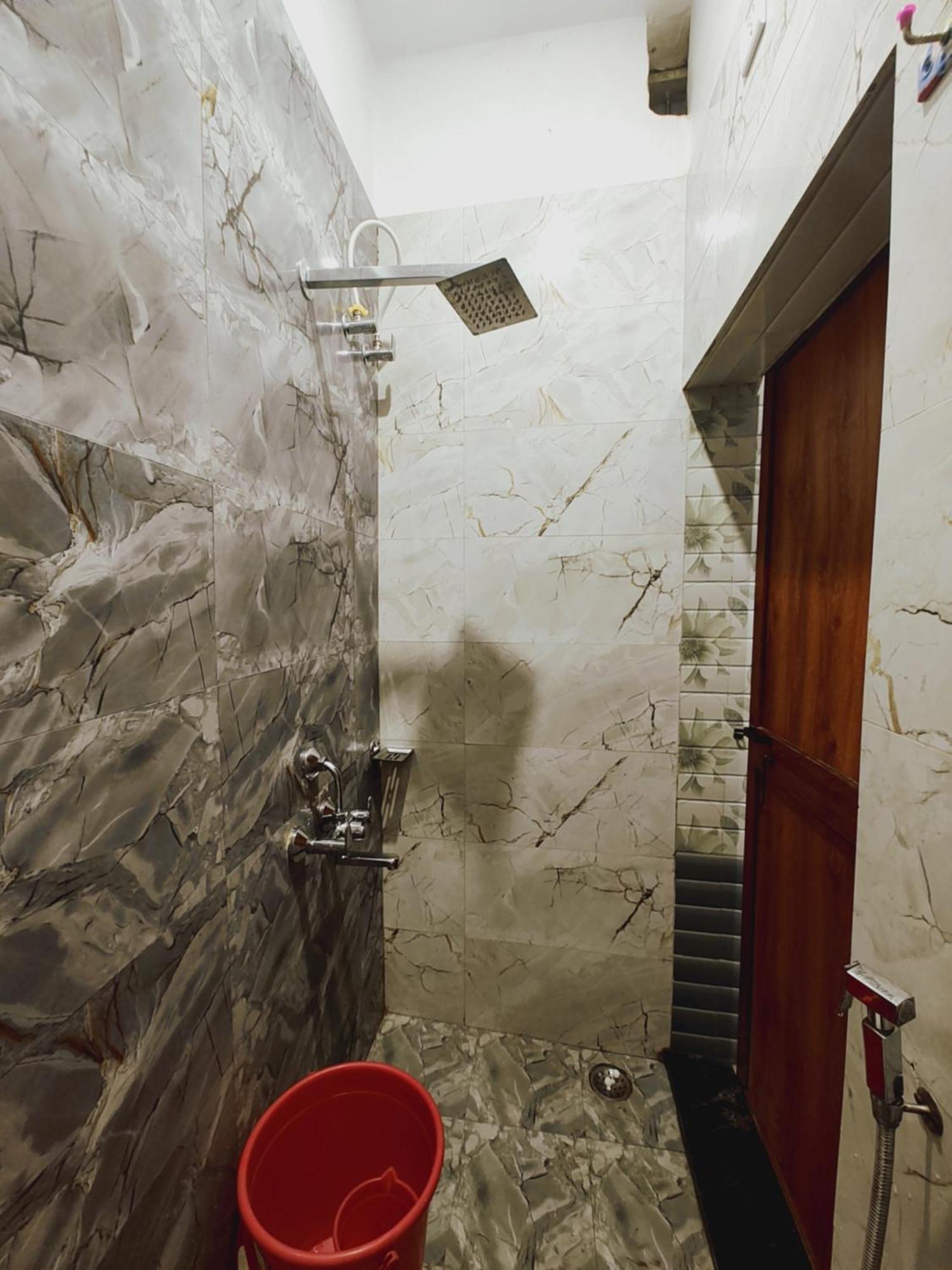 Hotel Shree Radhe Near Ram Janam Bhumi 3*