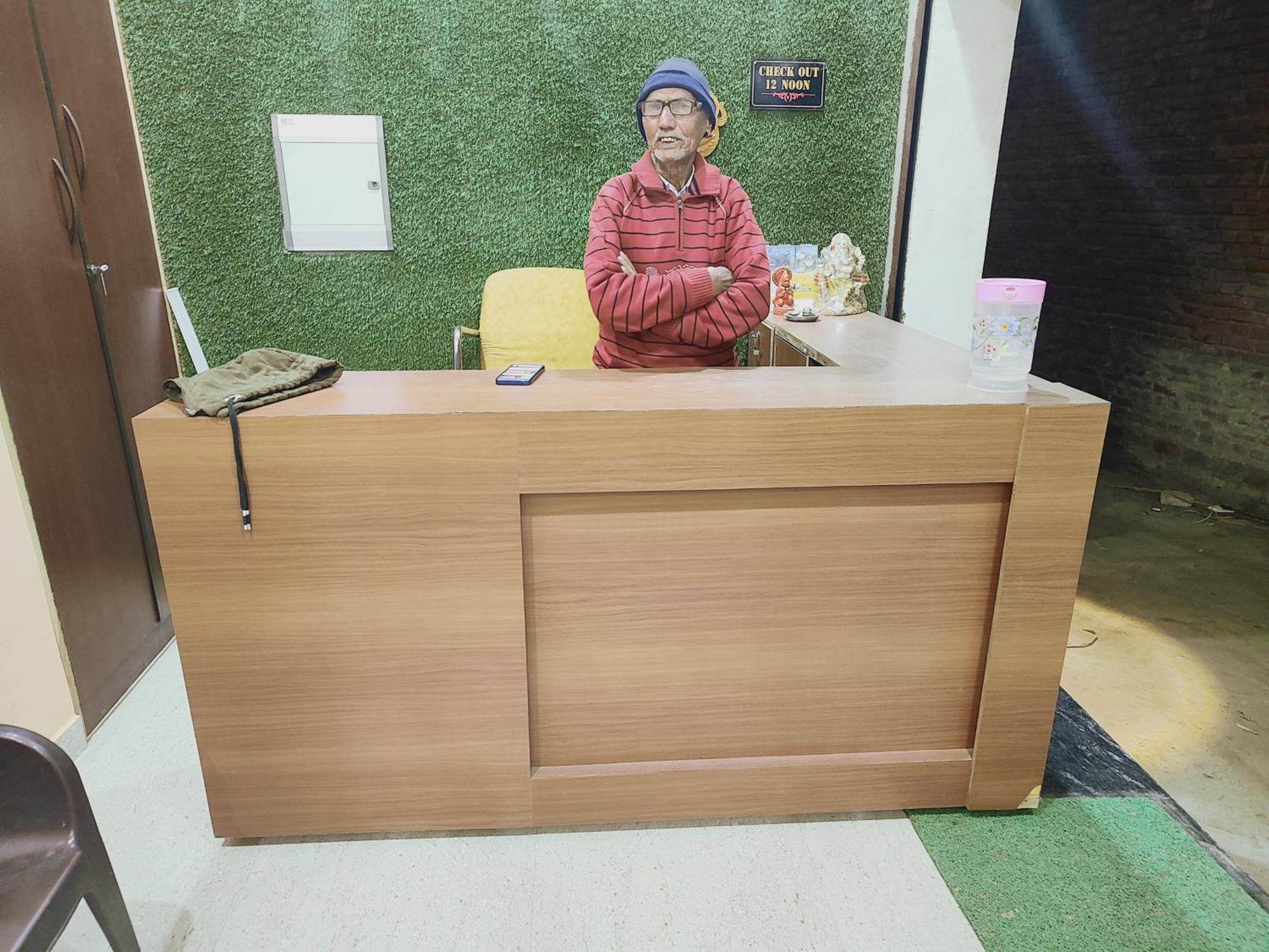 Hotel Shree Radhe Near Ram Janam Bhumi 3*