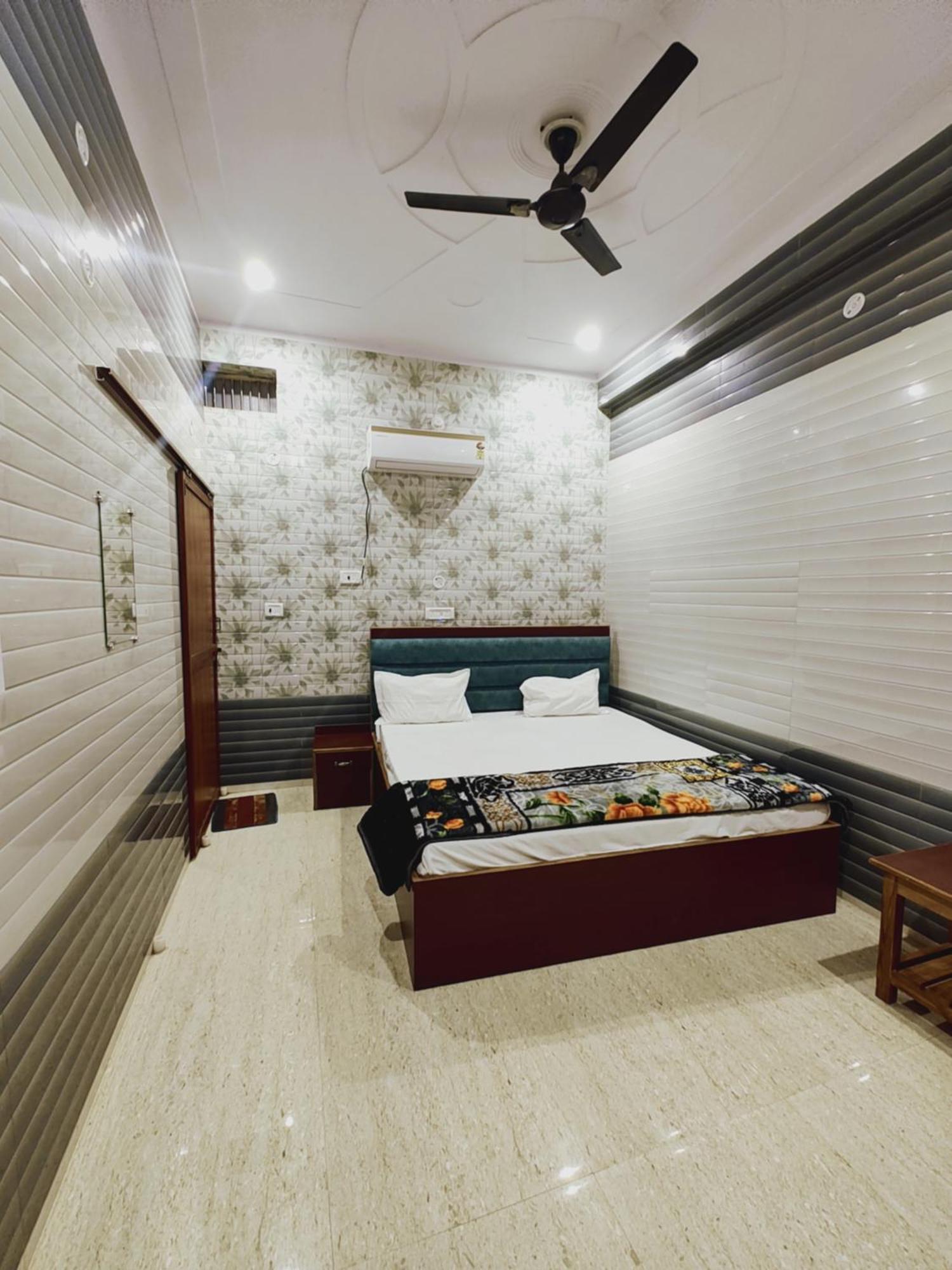 Hotel Shree Radhe Near Ram Janam Bhumi