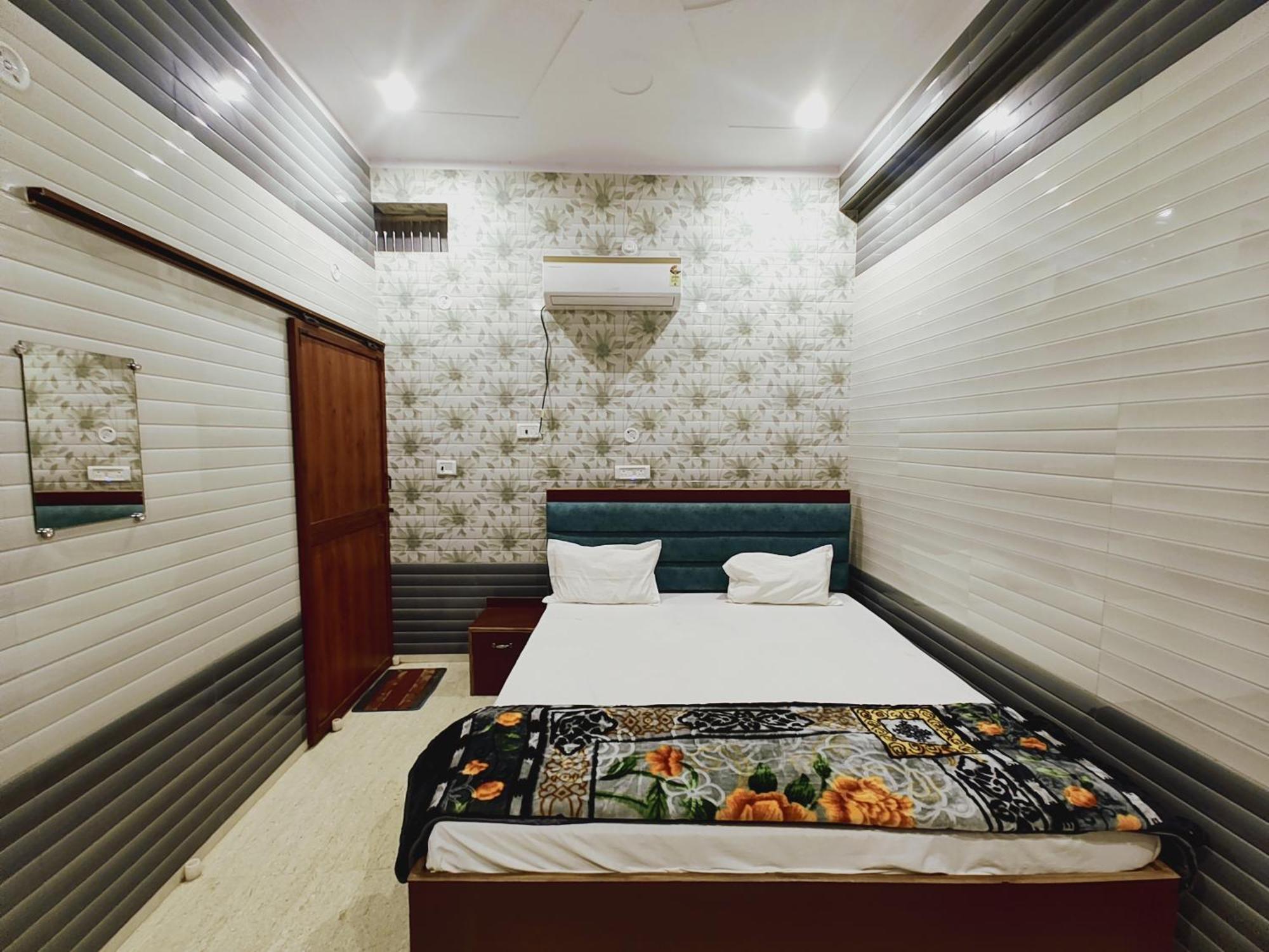 Shree Radhe Near Ram Janam Bhumi Hotel Ayodhya