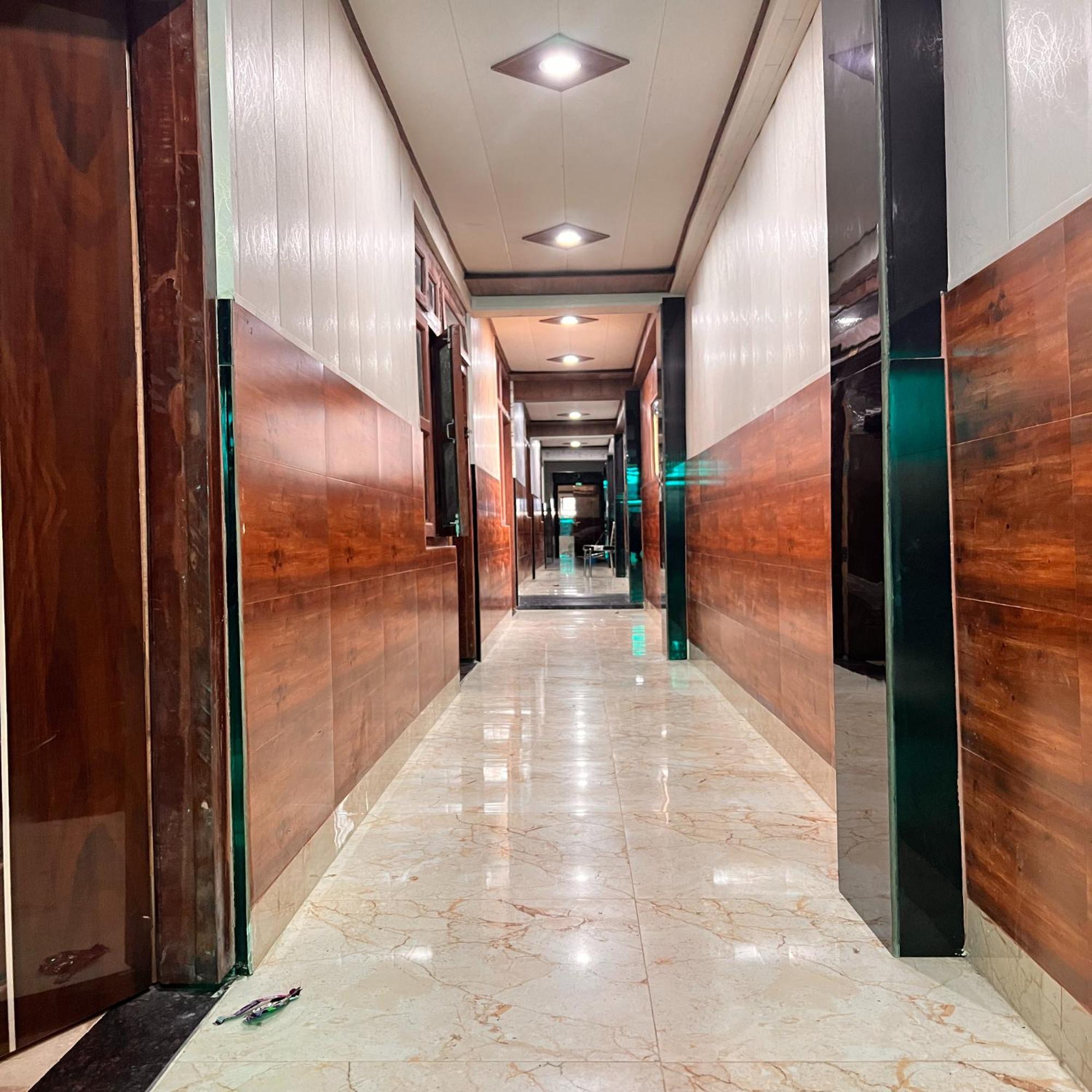 Raghunandan Near Ram Janambhumi , Parking Available Hotel