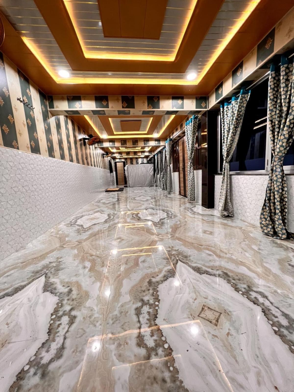 Hotel Raghunandan Near Ram Janambhumi , Parking Available 4*