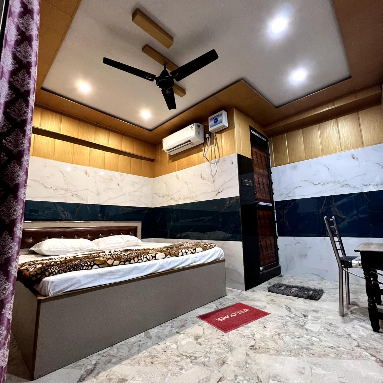Hotel Raghunandan Near Ram Janambhumi , Parking Available Ayodhya