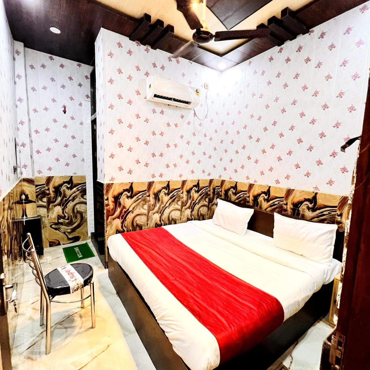 Raghunandan Near Ram Janambhumi , Parking Available Hotel