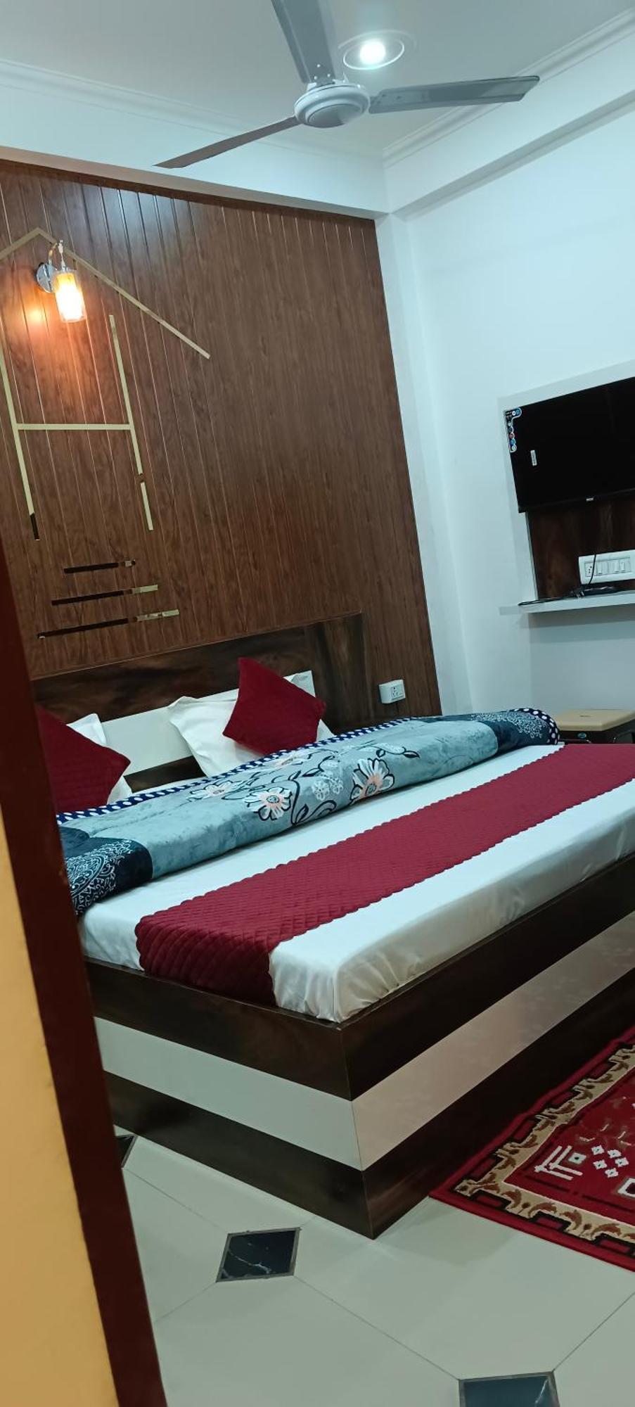 Shree Gorakhnath Hotel *