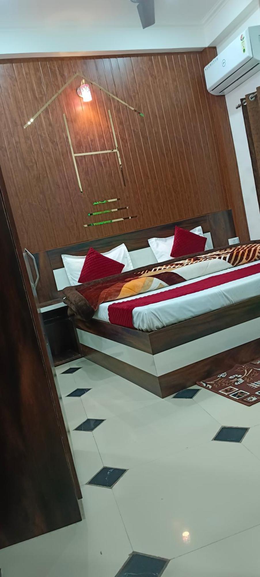 Shree Gorakhnath Hotel Ayodhya