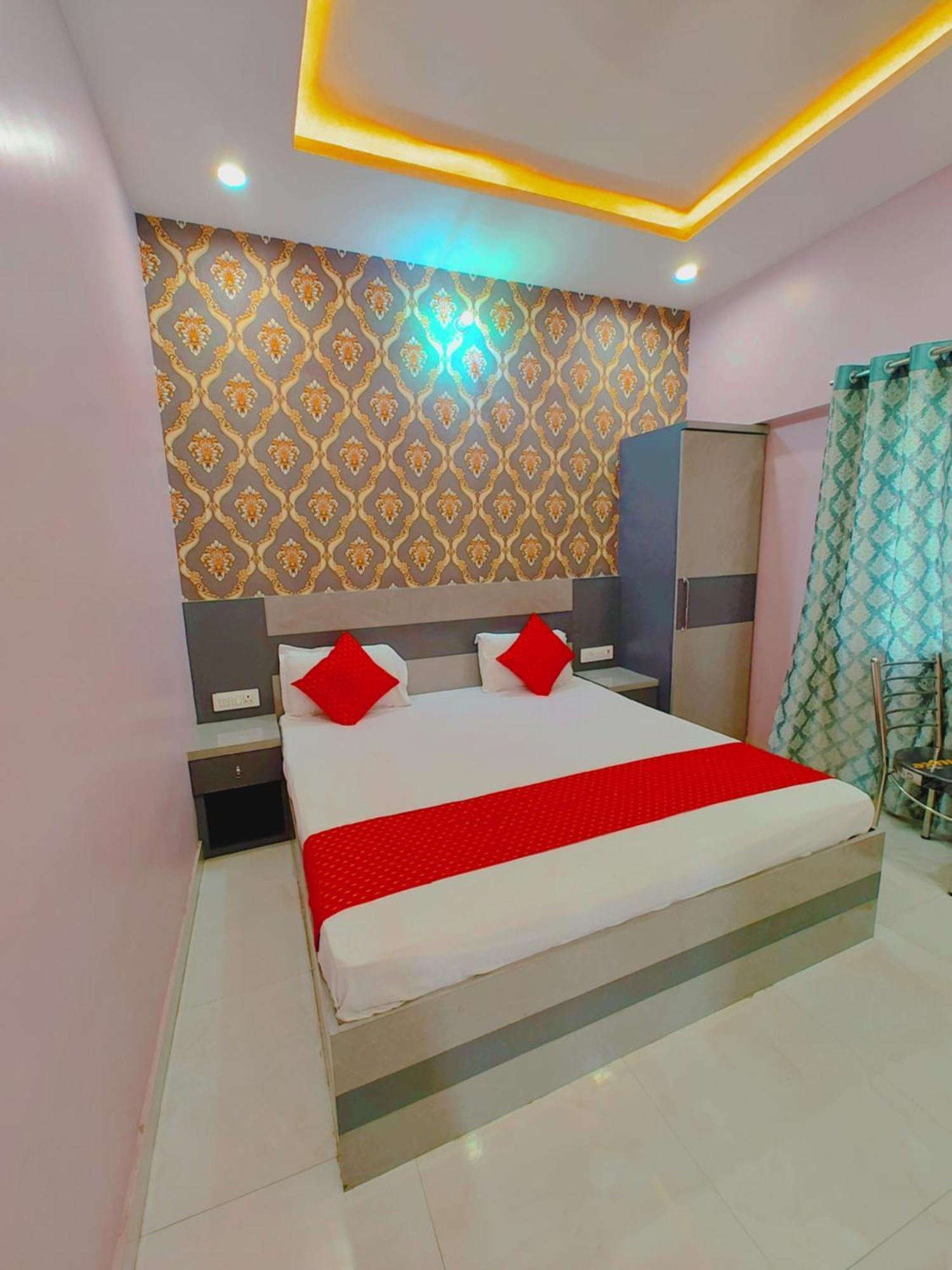 Palace 4*