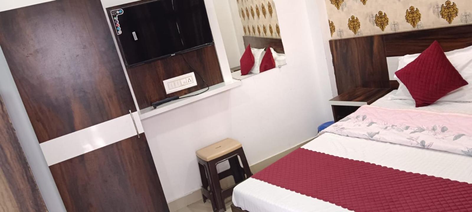 Shree Gorakhnath Hotel Ayodhya