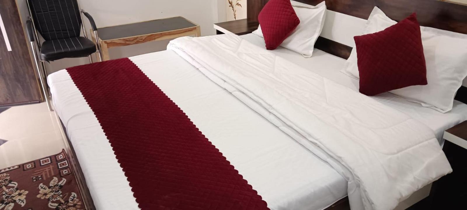 Shree Gorakhnath Hotel