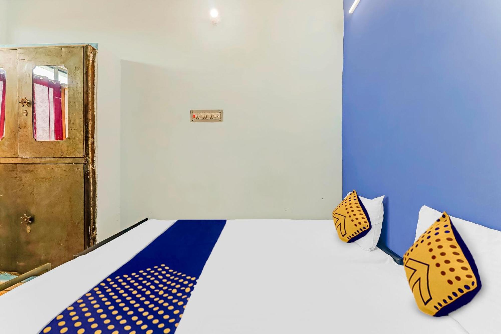 Spot On 81122 Saket Honest Hotel 3*