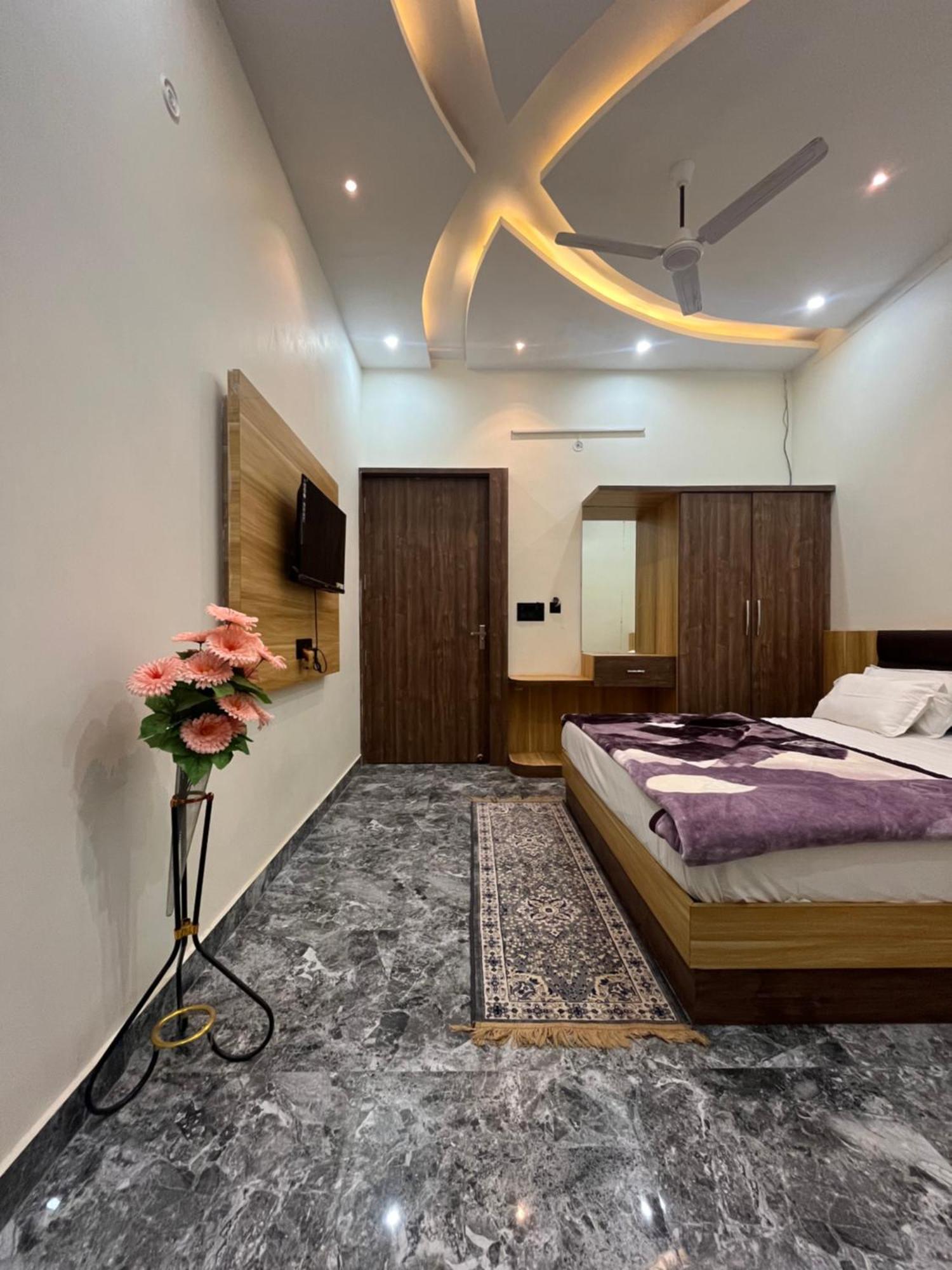 Jb Square And Lawn 3* Ayodhya