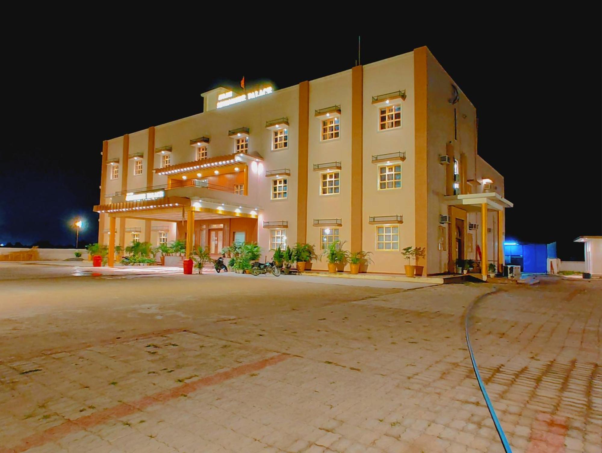 Hotel Avadh Sunshine Palace And 4*