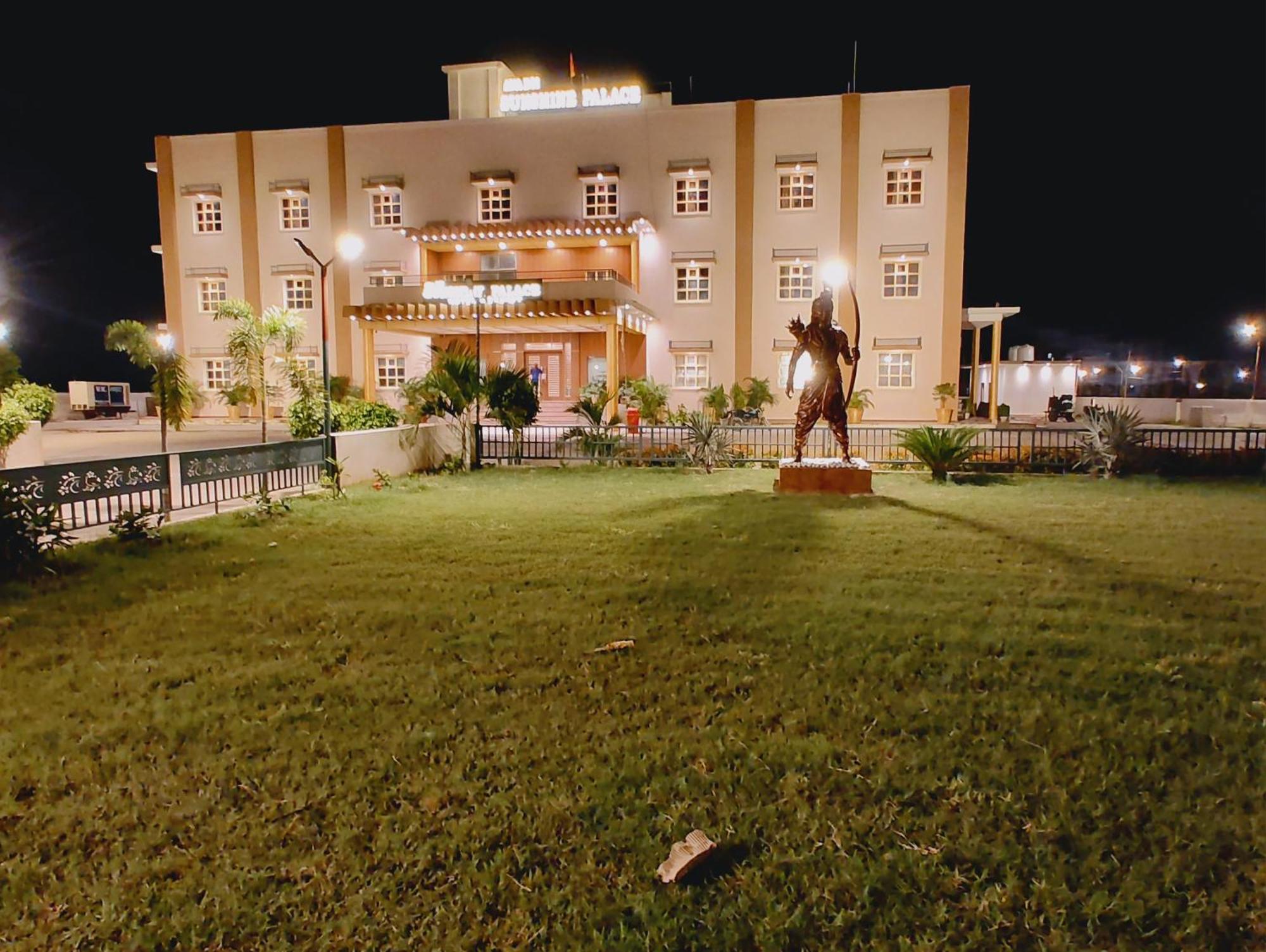 Avadh Sunshine Palace And Hotel 4*