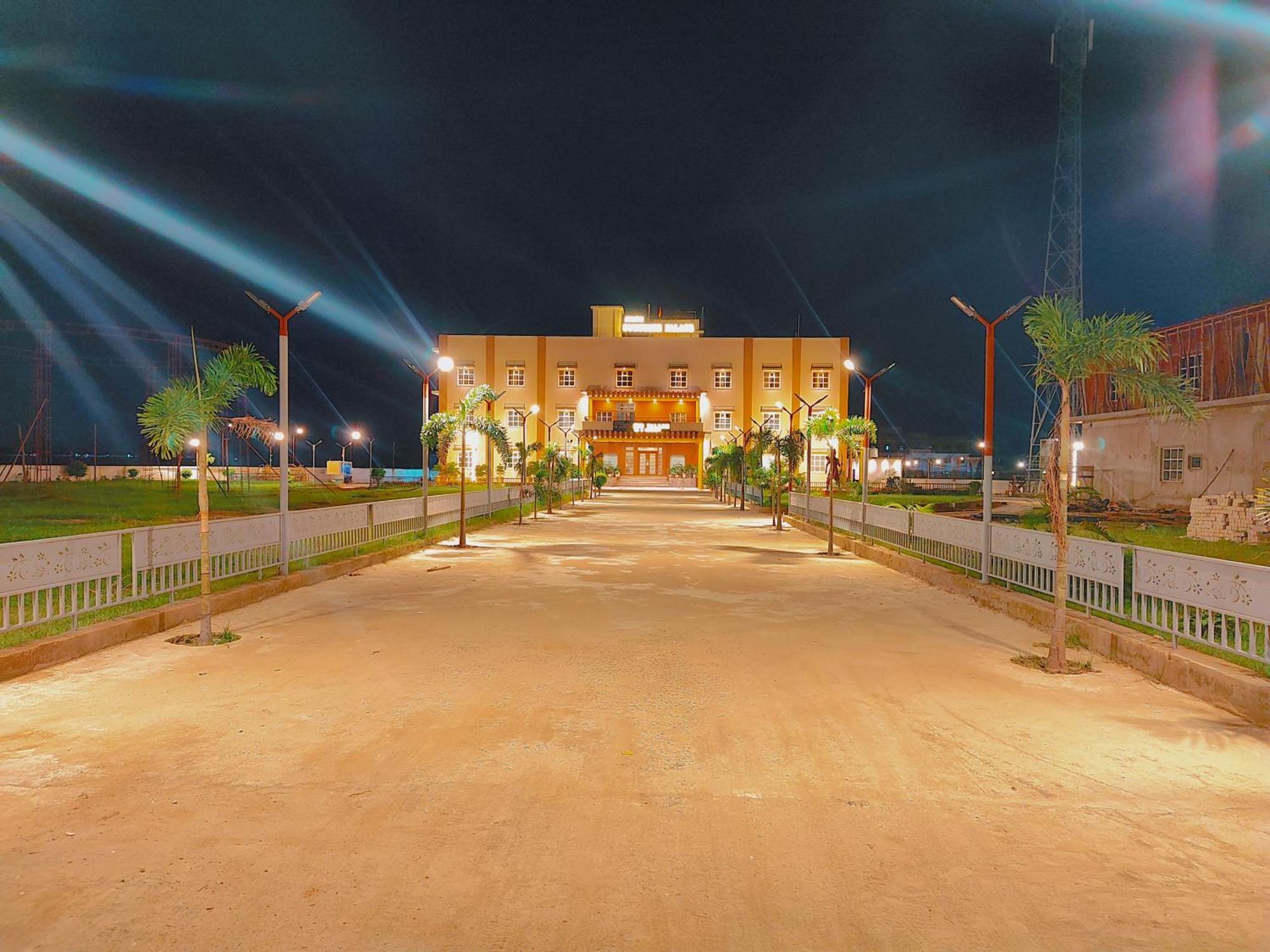 Avadh Sunshine Palace And 4* Ayodhya