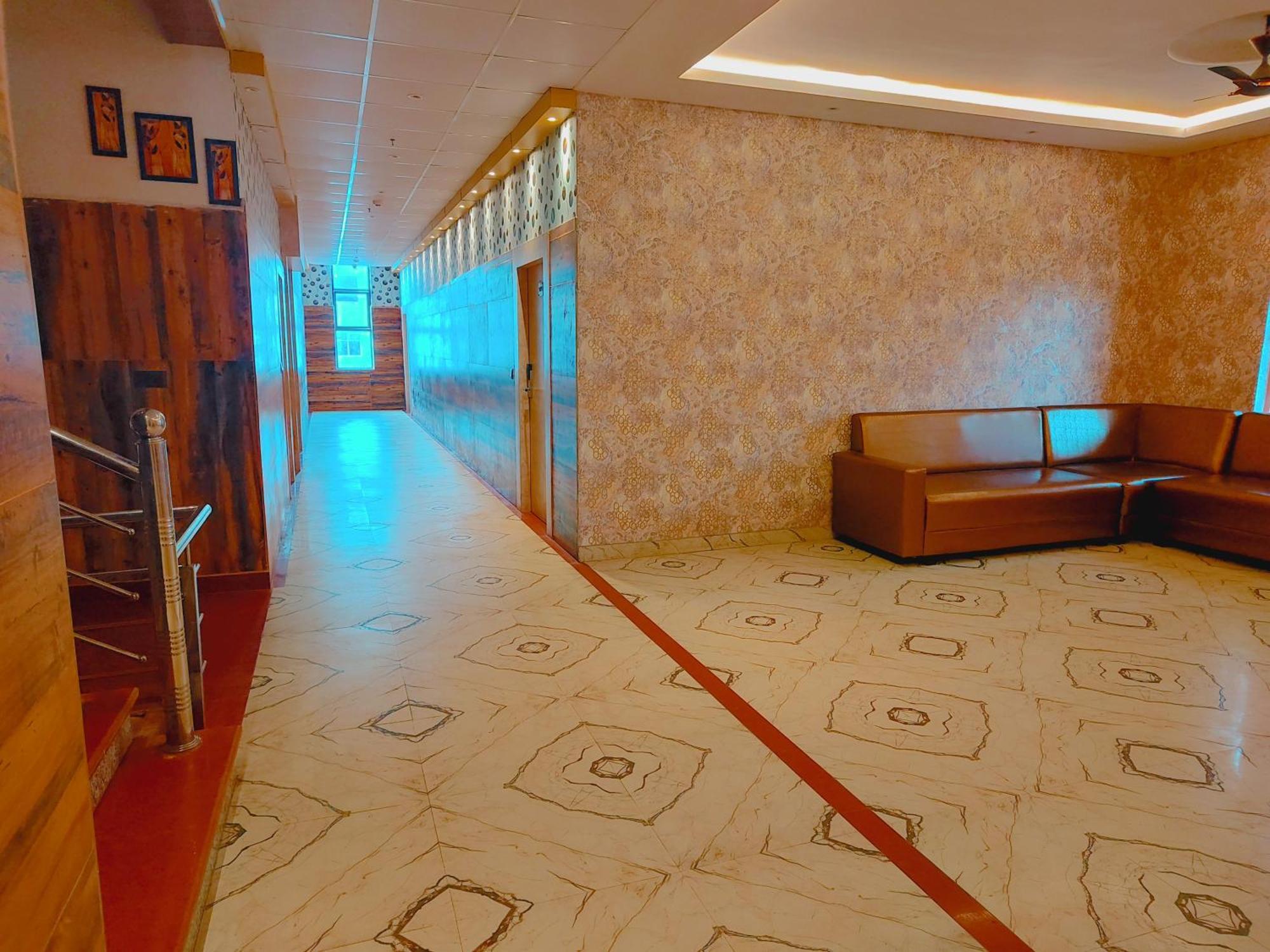 Avadh Sunshine Palace And 4*