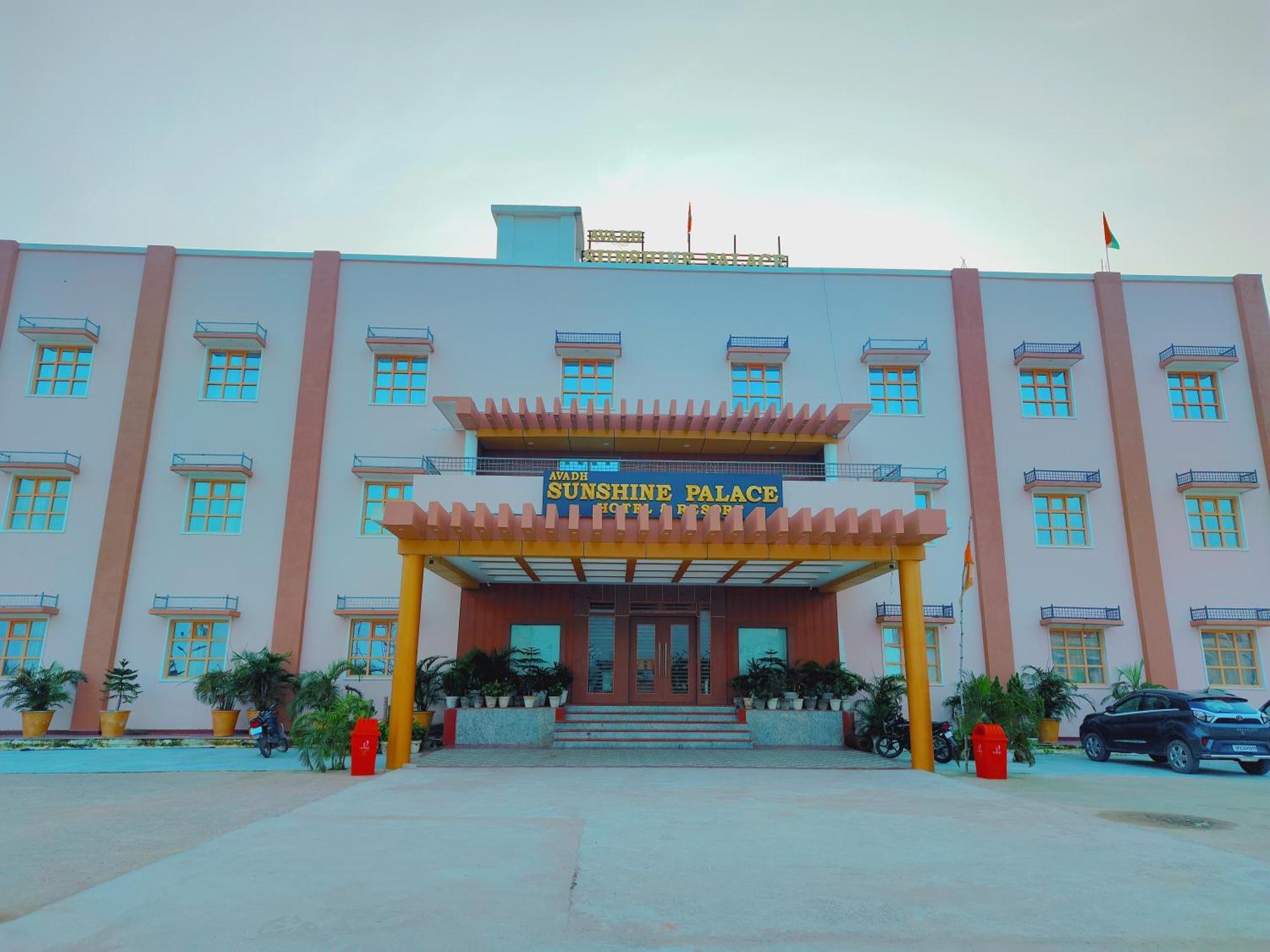 Hotel Avadh Sunshine Palace And