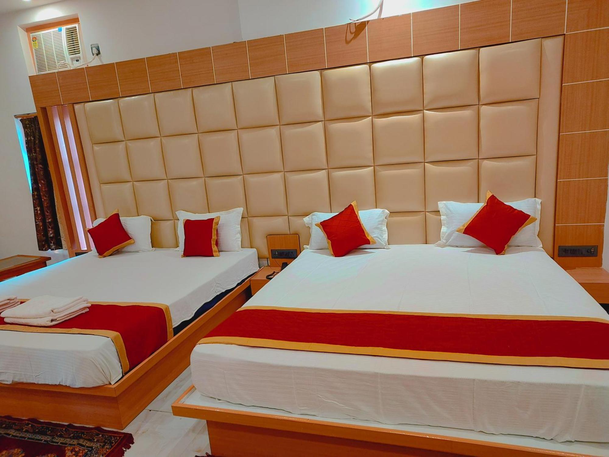 Hotel Avadh Sunshine Palace And