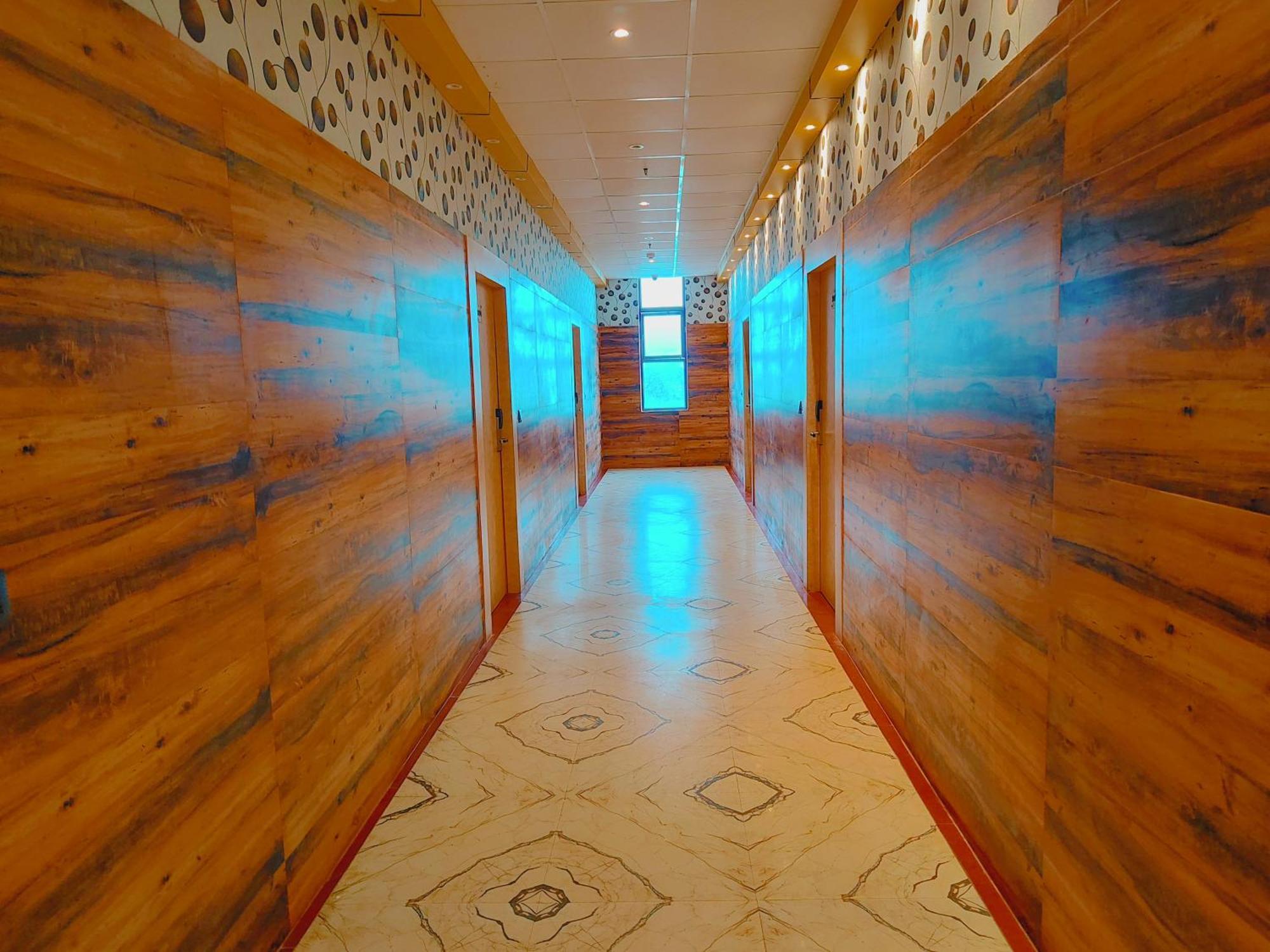 Hotel Avadh Sunshine Palace And