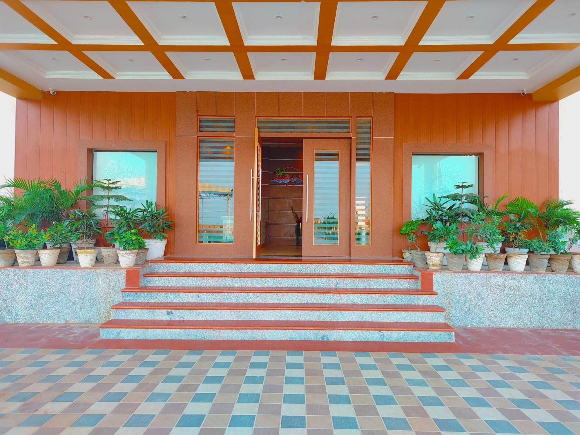 Hotel Avadh Sunshine Palace And
