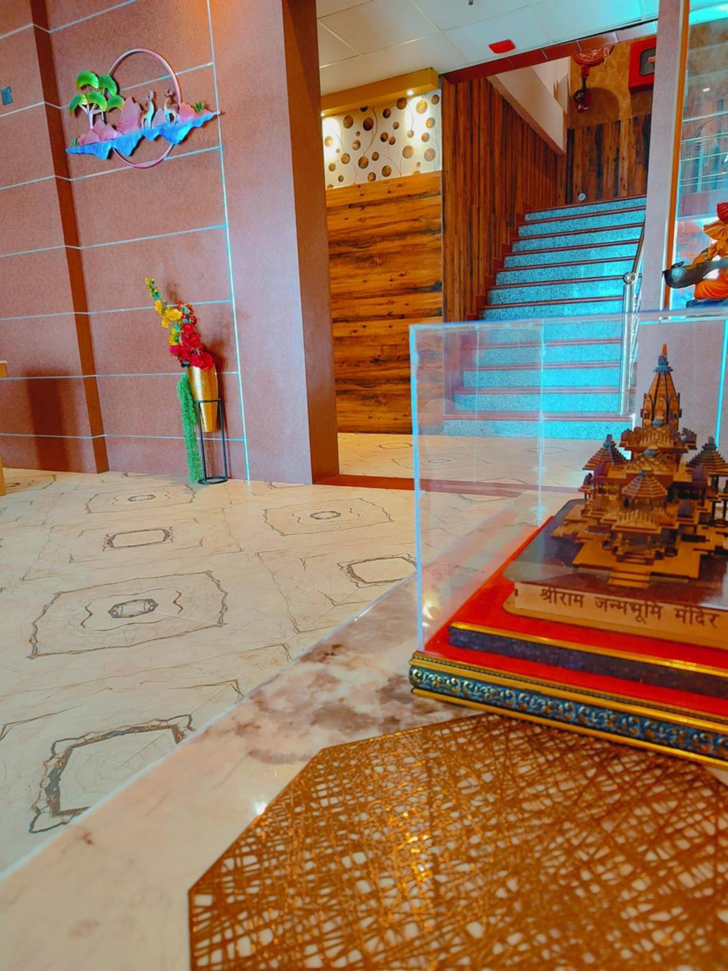 Avadh Sunshine Palace And Hotel 4*