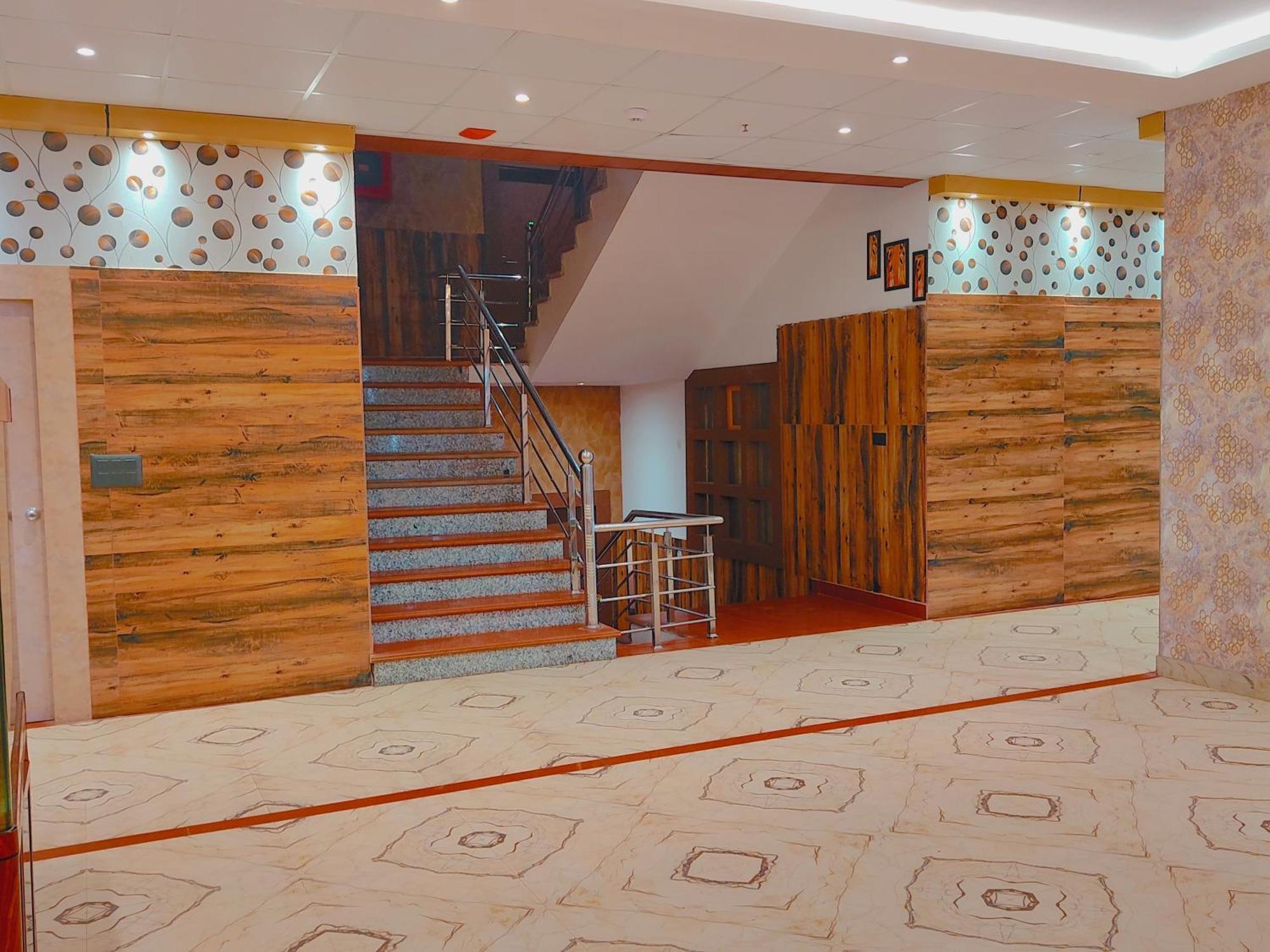 Hotel Avadh Sunshine Palace And