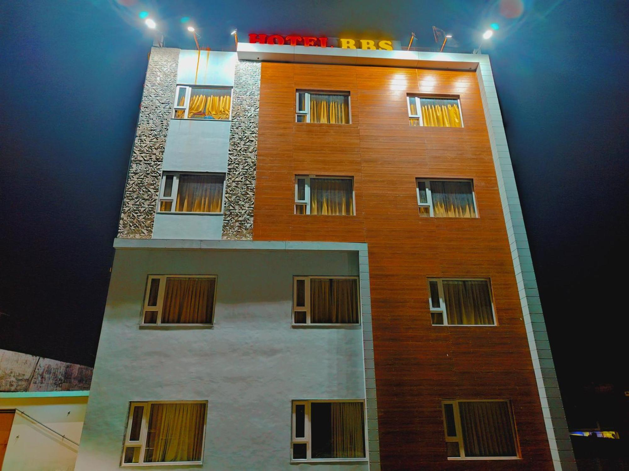 Hotel Rbs & Restaurant 5 Mint Walking Distance From Ram Janam Bhumi 4*