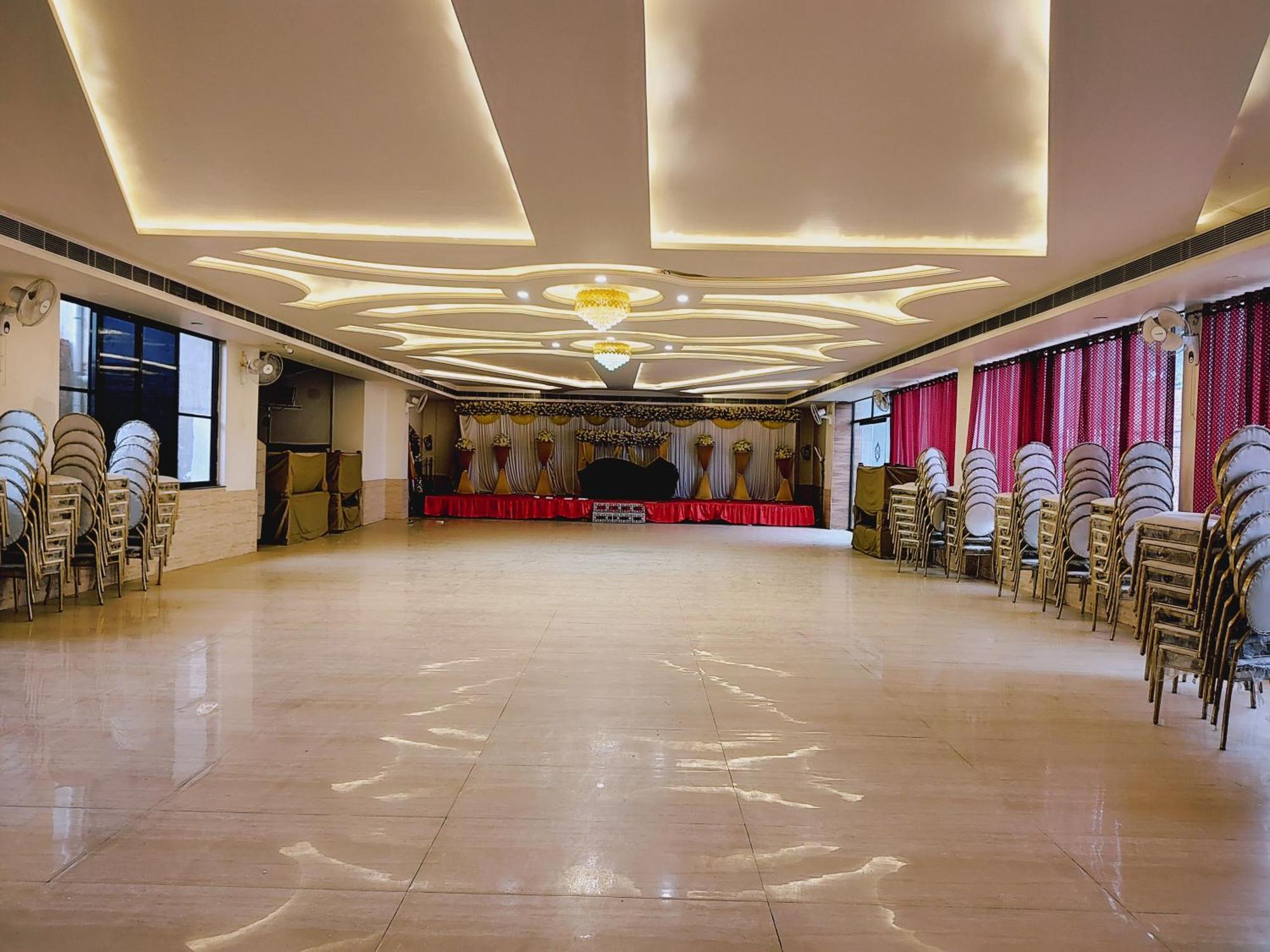 Elegance And Banquet Hotel