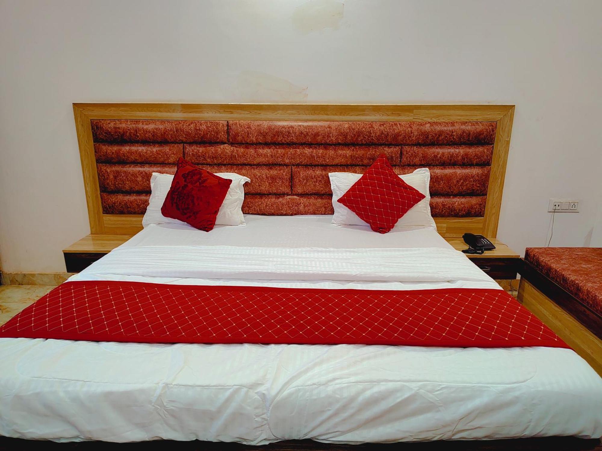 Elegance And Banquet Hotel 3*
